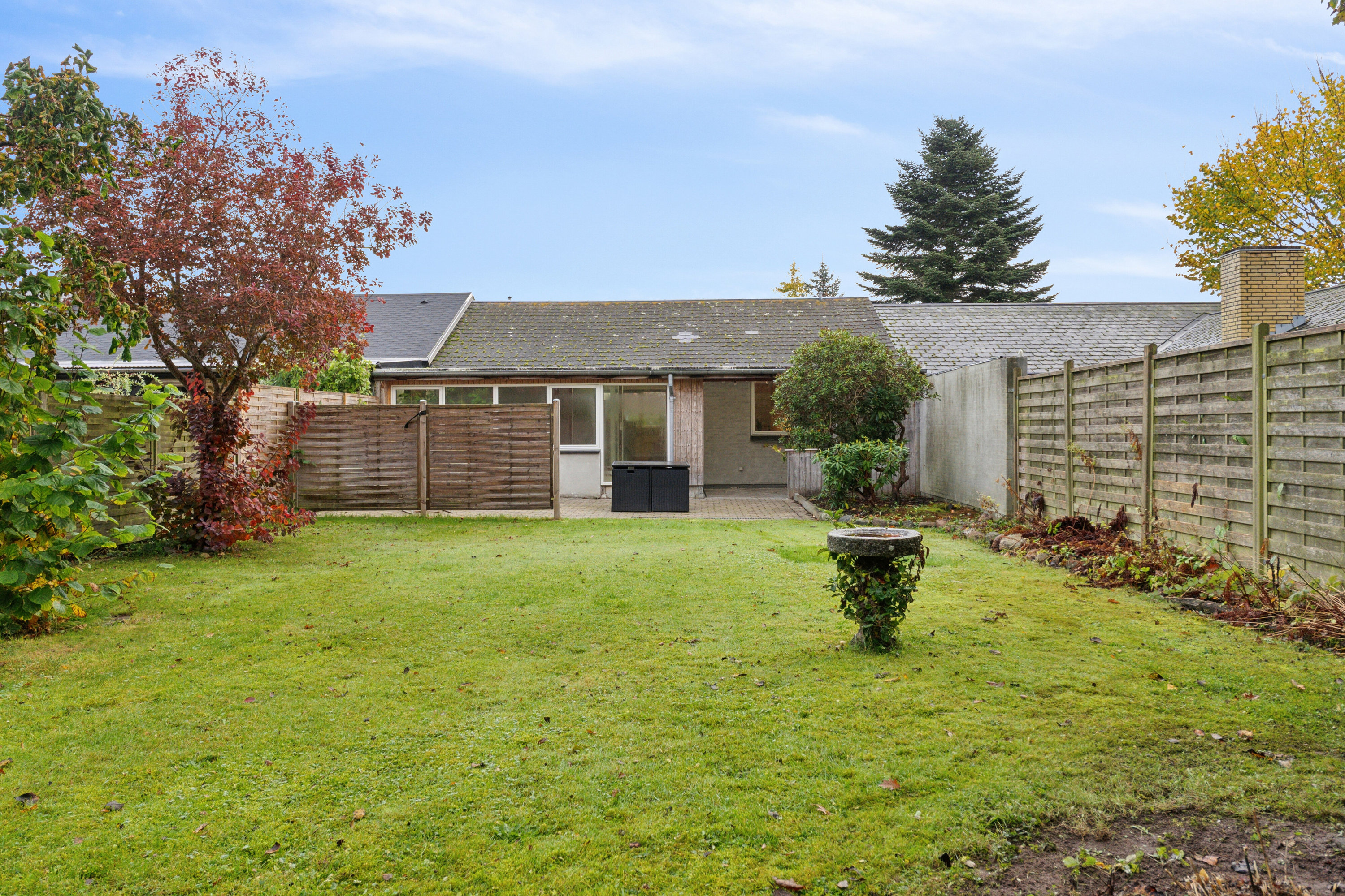 Fremhævet set fra haven billede i fuldskærmstilstand. Billede af Arreskovvænget 20, 5230 Odense M