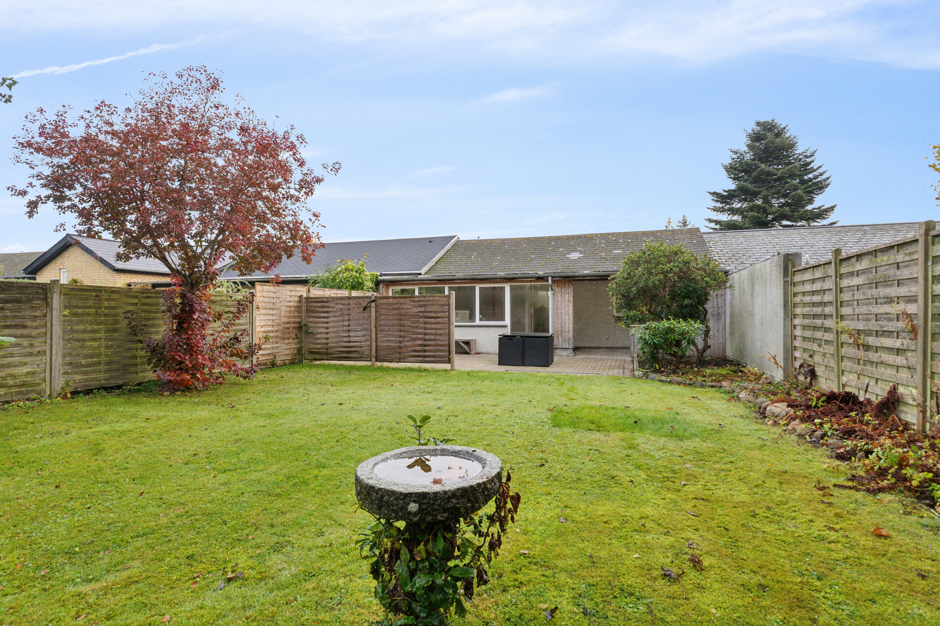 Fremhævet set fra haven billede i fuldskærmstilstand. Billede af Arreskovvænget 20, 5230 Odense M