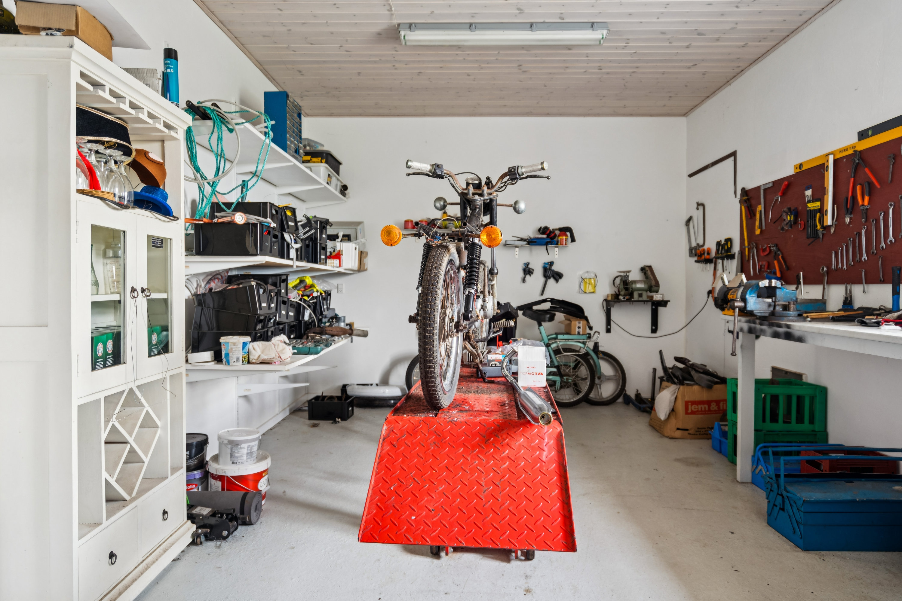 Fremhævet garage billede i fuldskærmstilstand. Billede af Allingdamvej 100, Asdal, 9850 Hirtshals