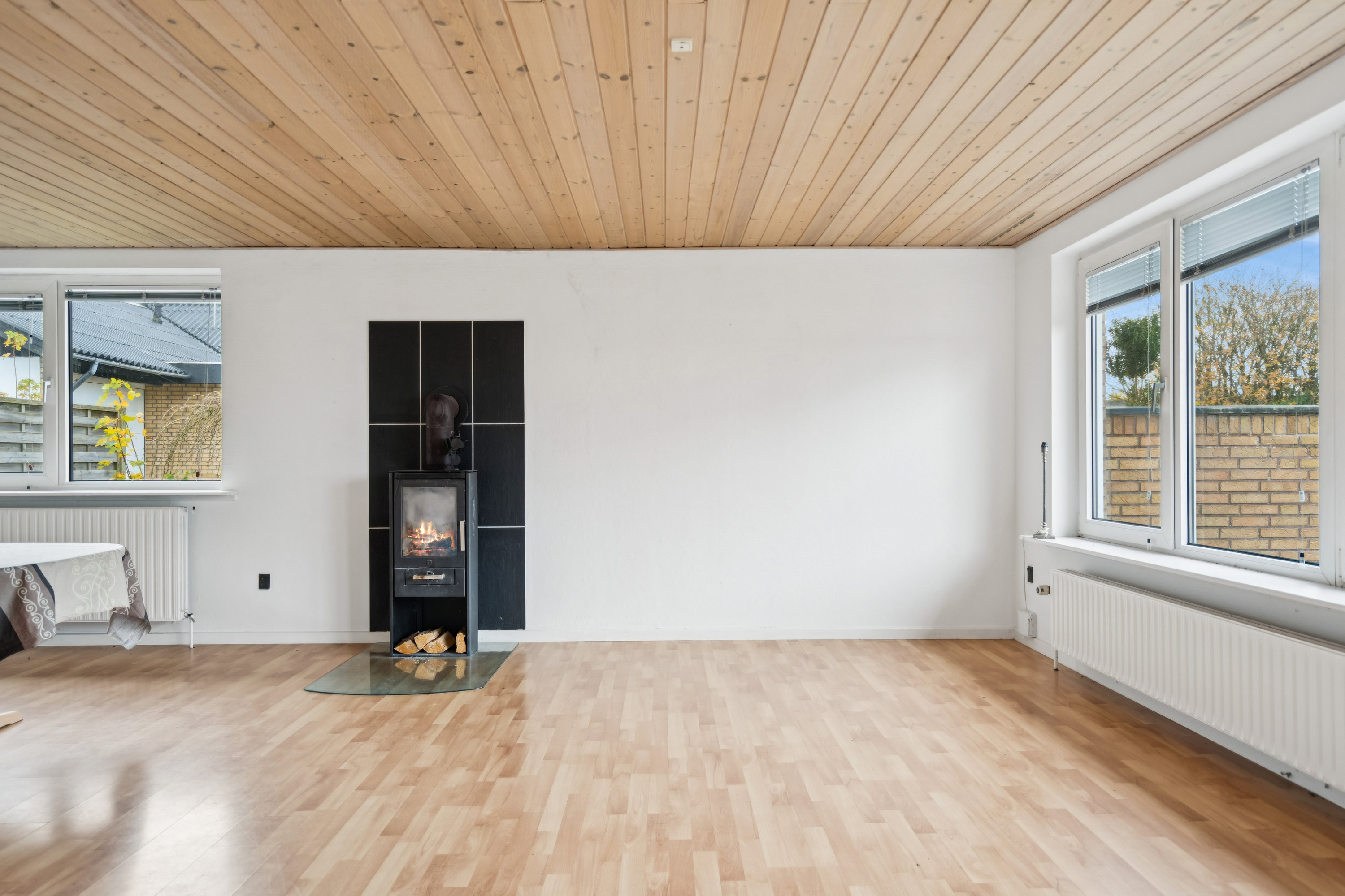 Fremhævet stue billede i fuldskærmstilstand. Billede af J M Hejlesensvej 1, Åbyen, 9850 Hirtshals