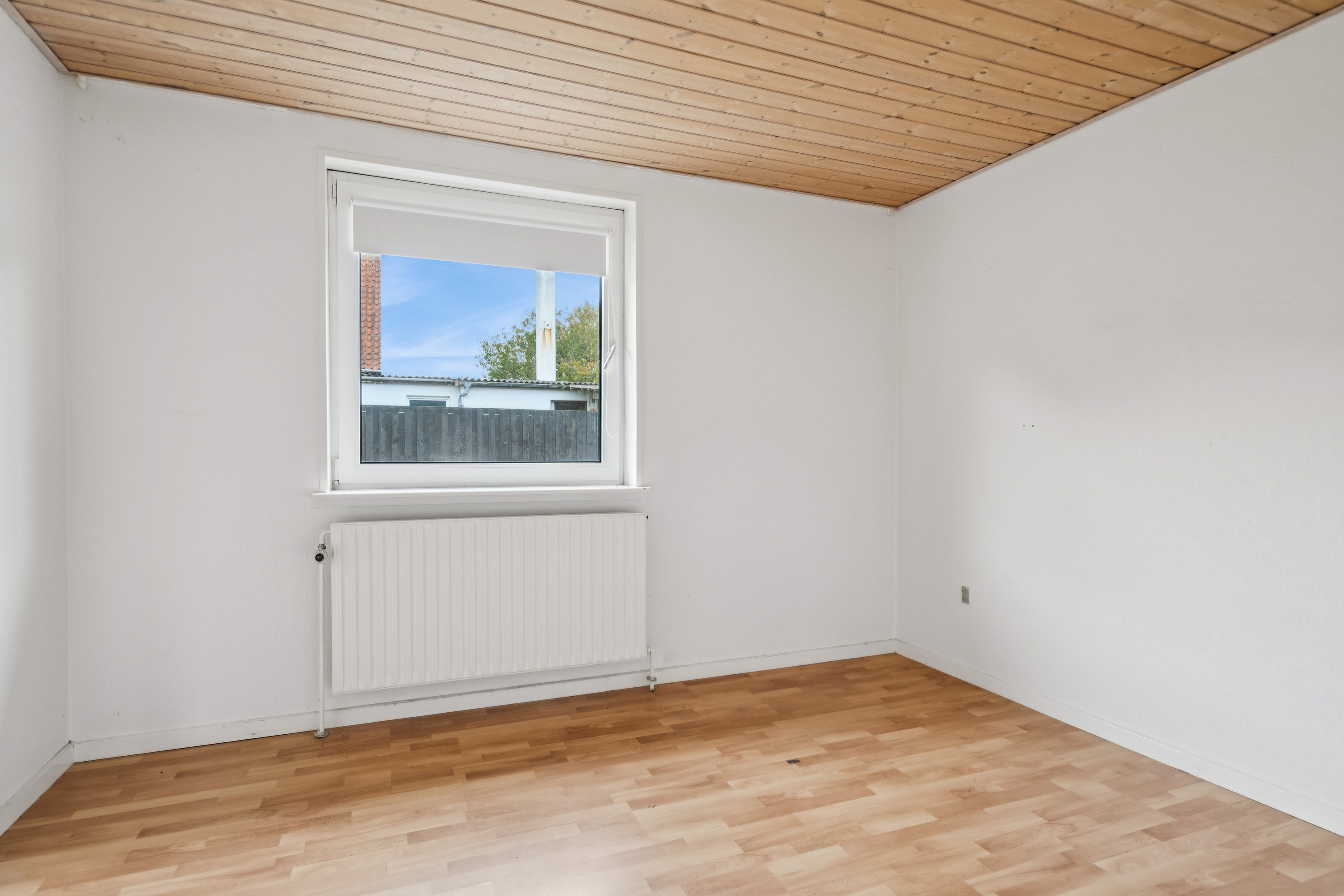 Fremhævet værelse billede i fuldskærmstilstand. Billede af J M Hejlesensvej 1, Åbyen, 9850 Hirtshals