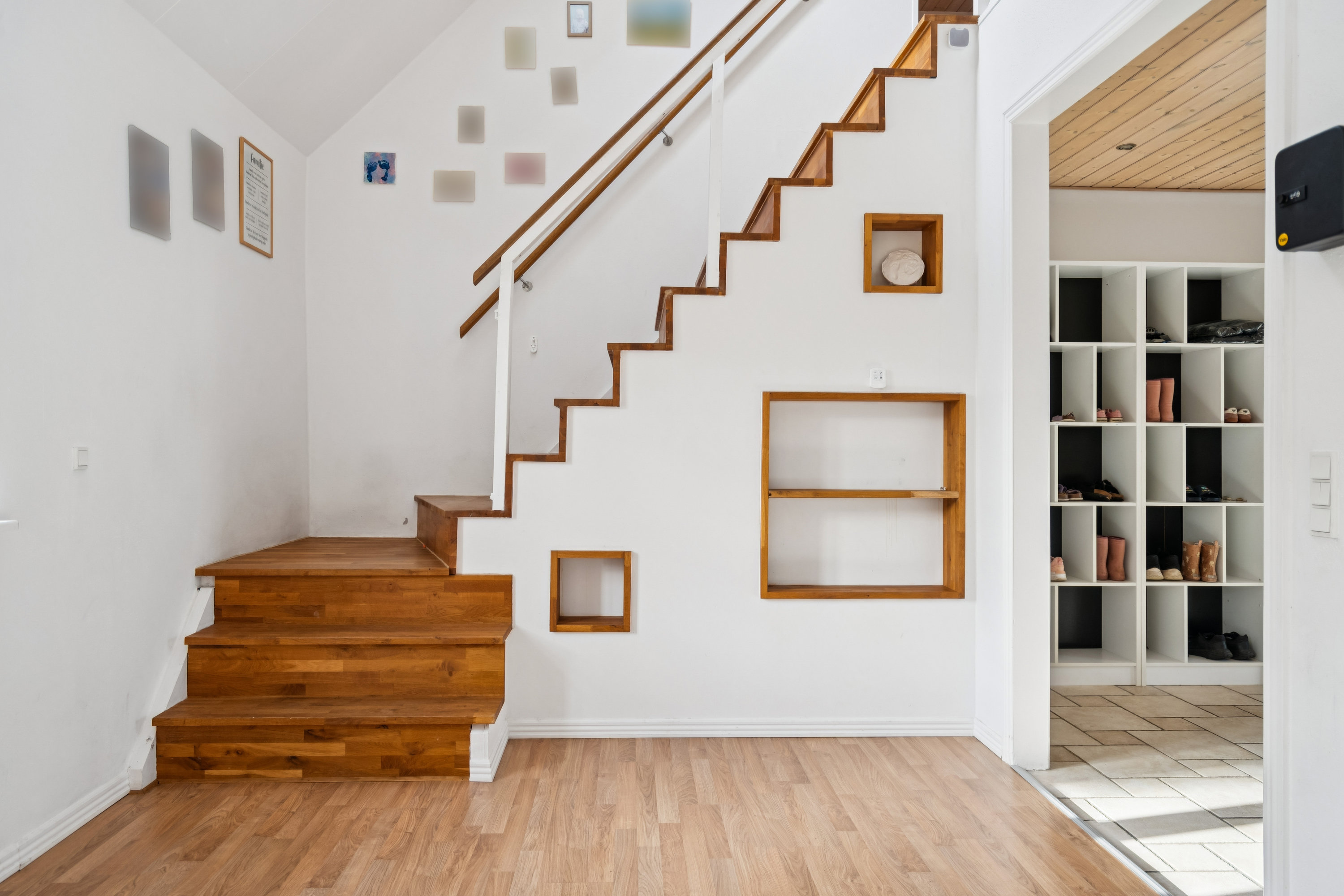 Fremhævet trappe billede i fuldskærmstilstand. Billede af Allingdamvej 100, Asdal, 9850 Hirtshals