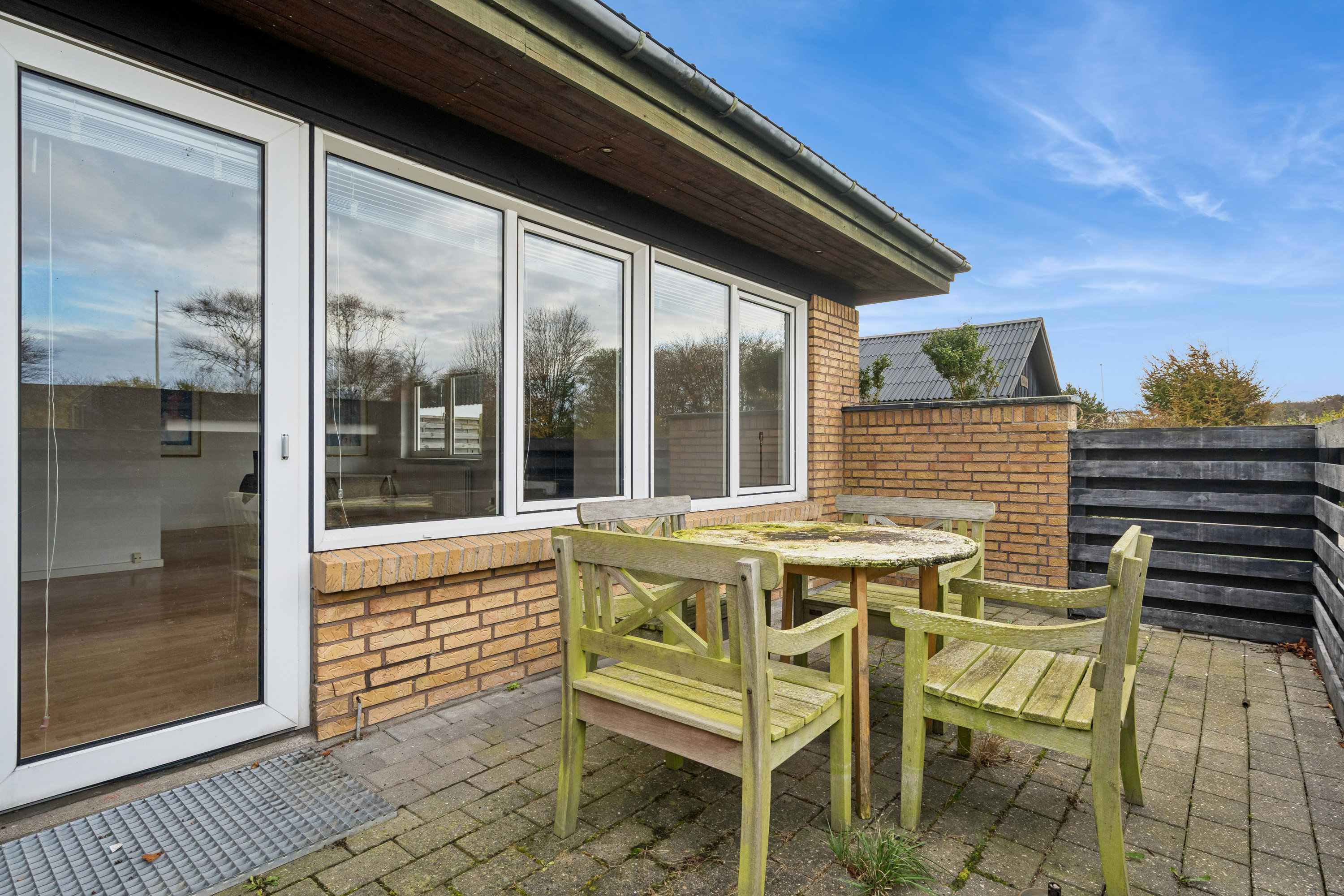 Fremhævet terrasse billede i fuldskærmstilstand. Billede af J M Hejlesensvej 1, Åbyen, 9850 Hirtshals