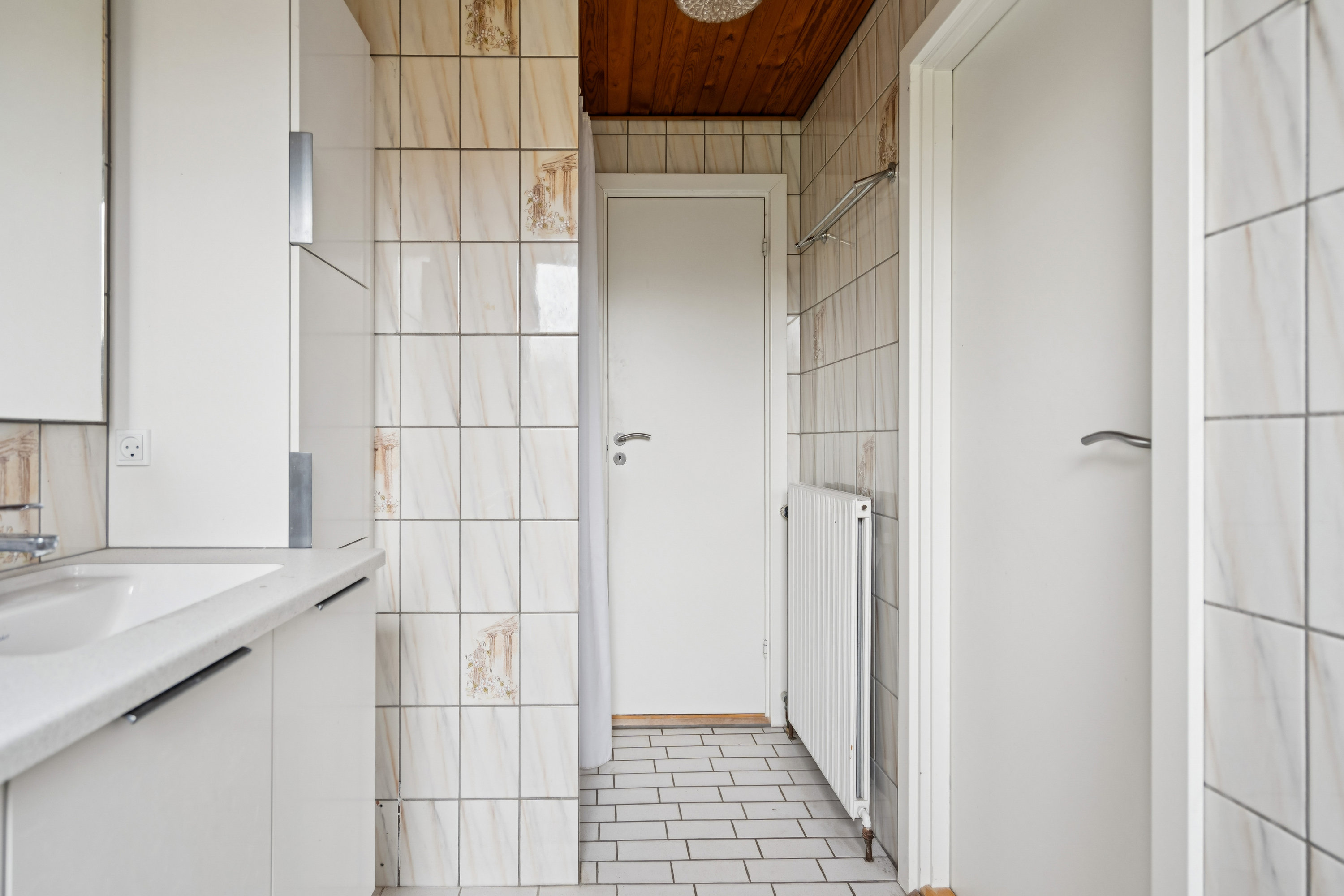 Fremhævet badeværelse billede i fuldskærmstilstand. Billede af J M Hejlesensvej 1, Åbyen, 9850 Hirtshals