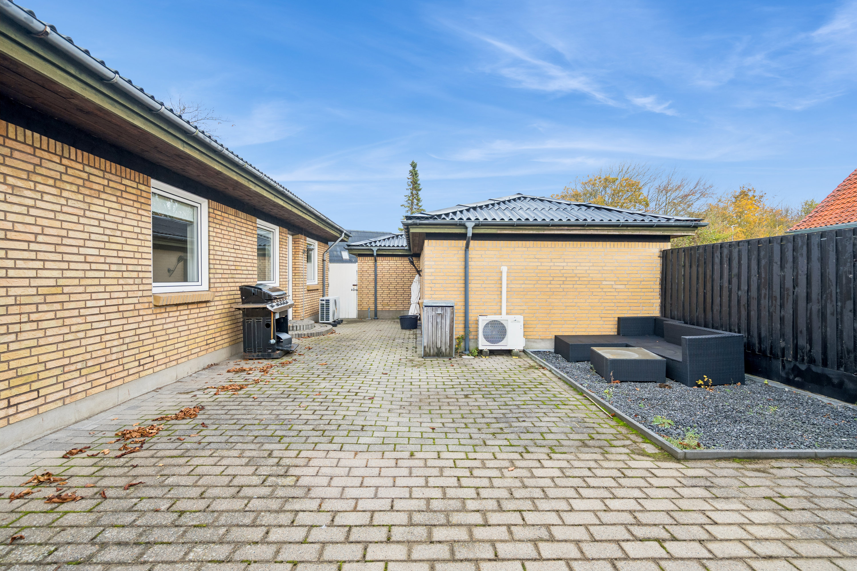 Fremhævet terrasse billede i fuldskærmstilstand. Billede af J M Hejlesensvej 1, Åbyen, 9850 Hirtshals