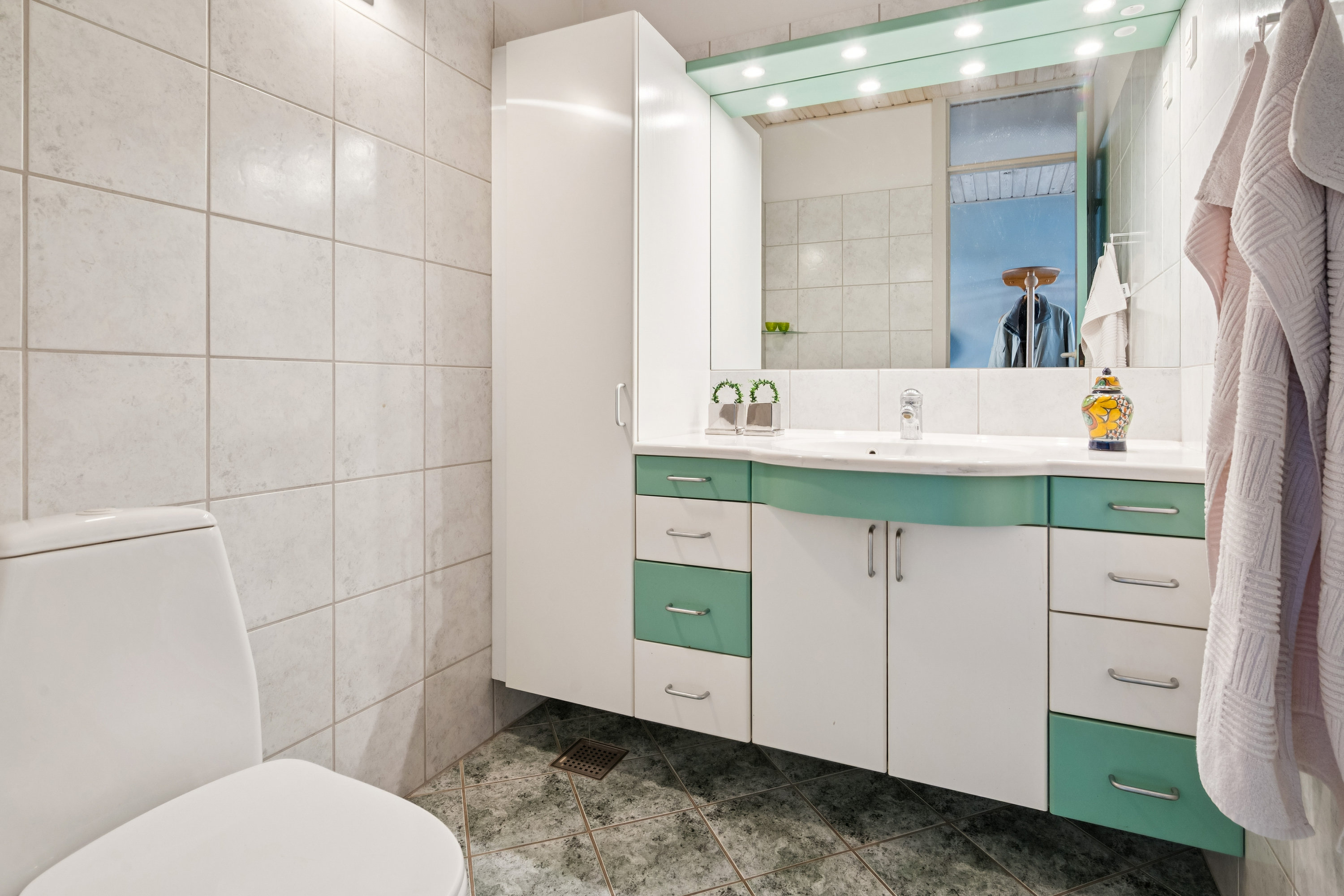 Fremhævet badeværelse billede i fuldskærmstilstand. Billede af Vestervang 10, 5. 1055., 8000 Aarhus C