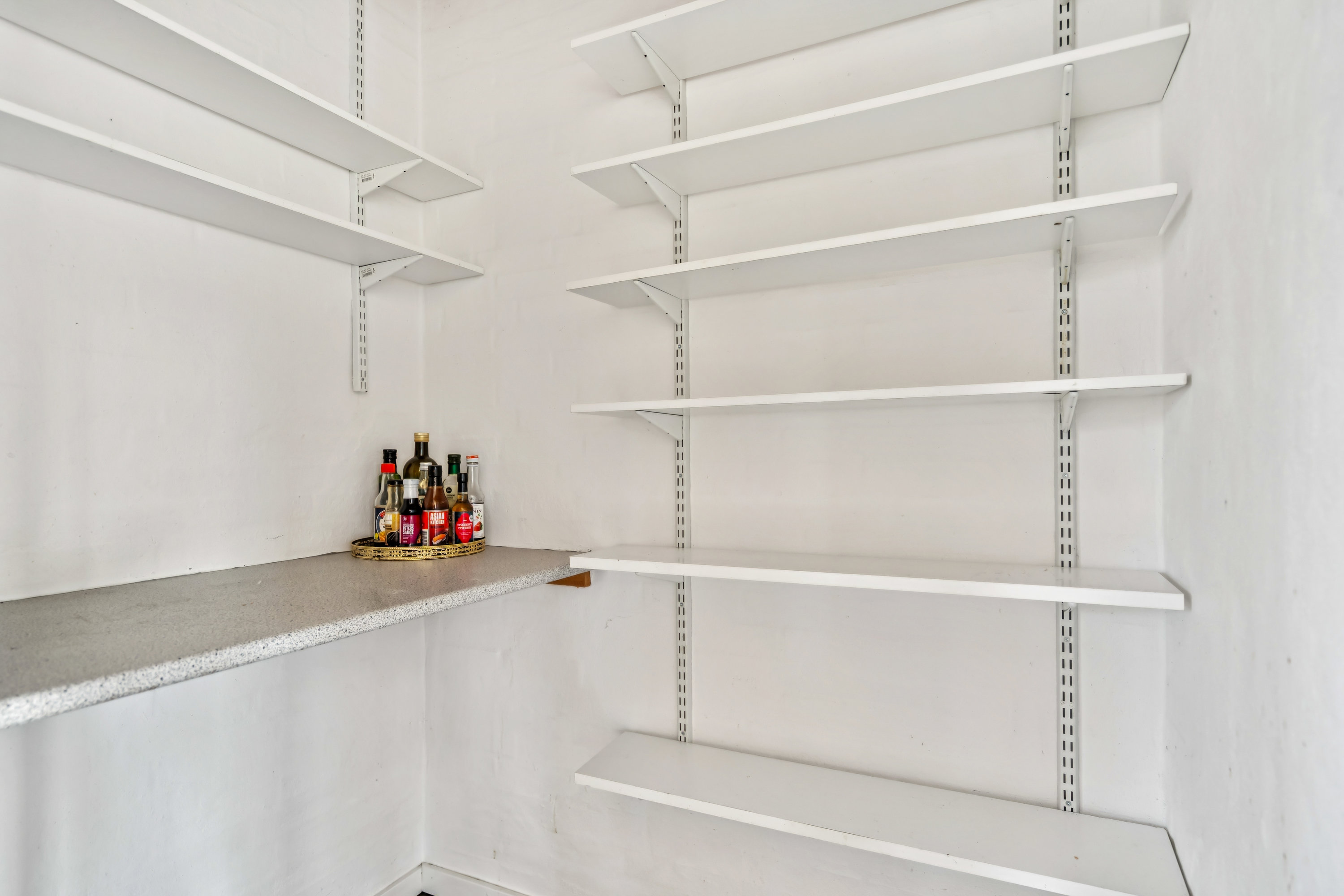 Fremhævet viktualierum billede i fuldskærmstilstand. Billede af Allingdamvej 26, Åbyen, 9850 Hirtshals