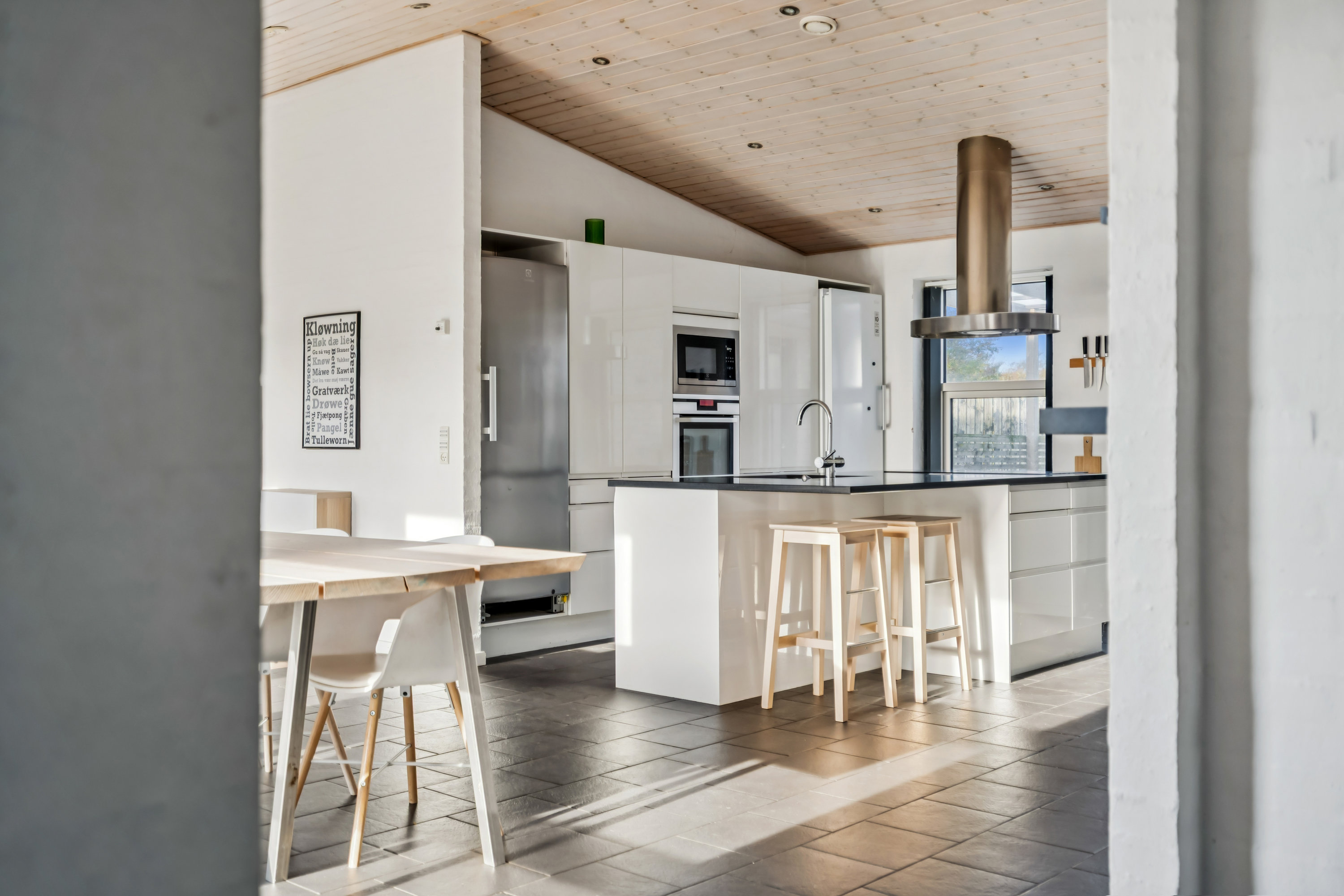 Fremhævet køkken billede i fuldskærmstilstand. Billede af Allingdamvej 26, Åbyen, 9850 Hirtshals