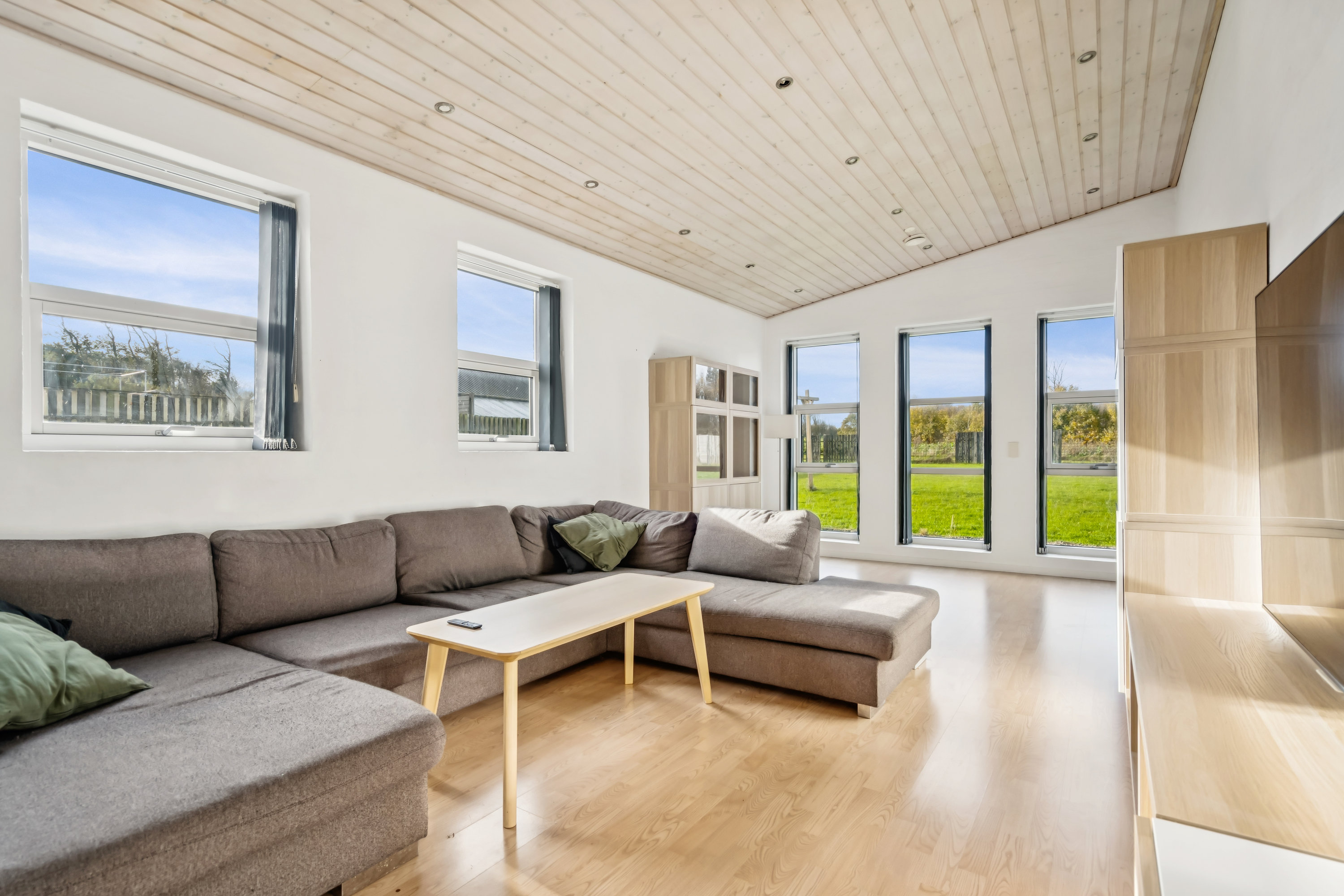 Fremhævet stue billede i fuldskærmstilstand. Billede af Allingdamvej 26, Åbyen, 9850 Hirtshals