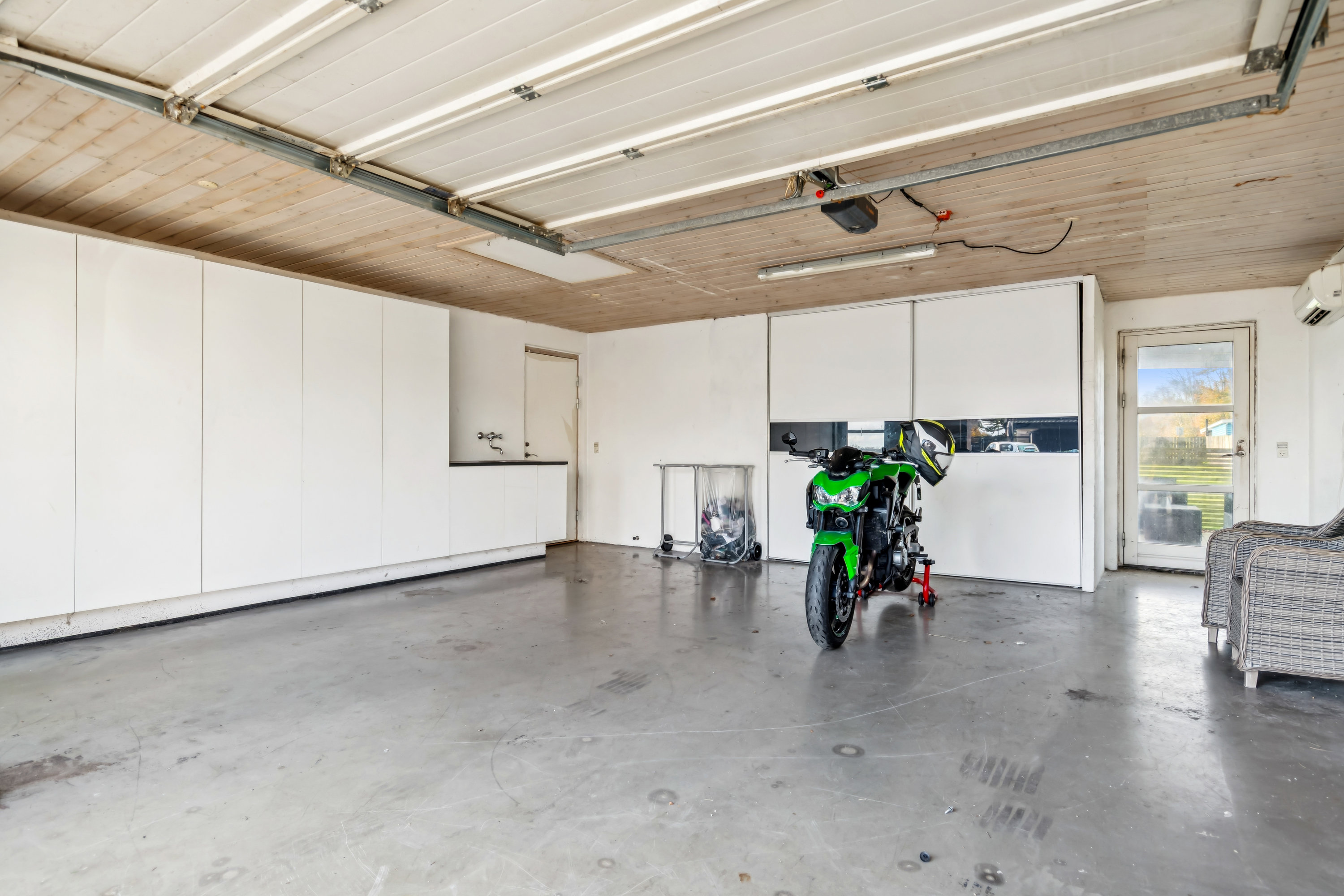 Fremhævet garage billede i fuldskærmstilstand. Billede af Allingdamvej 26, Åbyen, 9850 Hirtshals