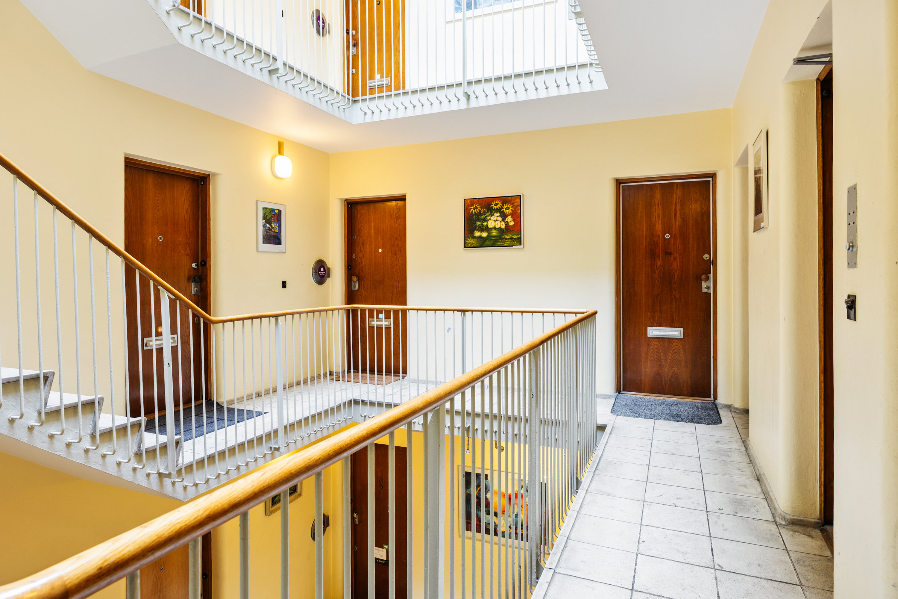 Fremhævet opgang billede i fuldskærmstilstand. Billede af Dronningens Tværgade 37, 5. 5., 1302 København K