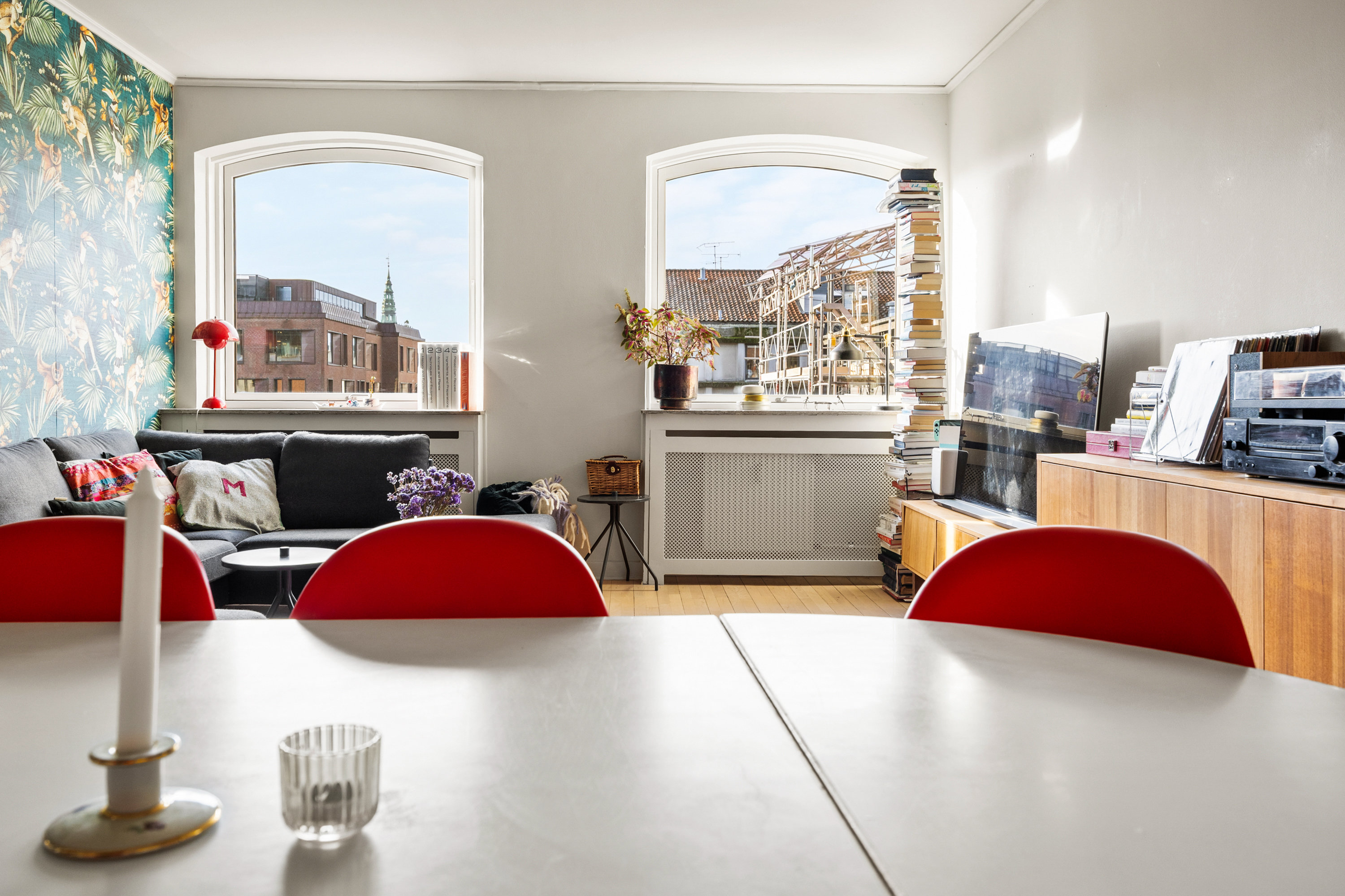 Fremhævet stue billede i fuldskærmstilstand. Billede af Dronningens Tværgade 37, 5. 5., 1302 København K