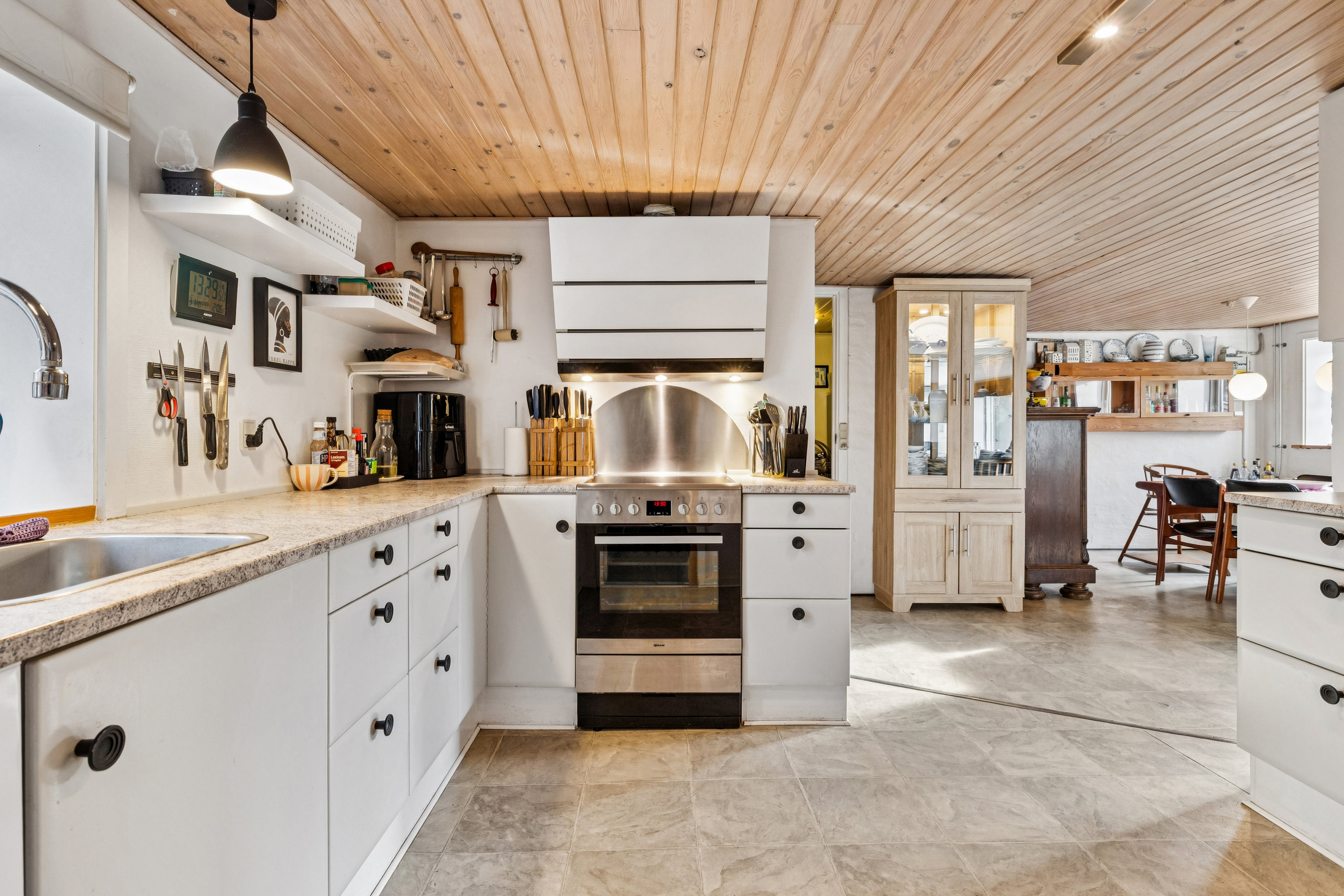 Fremhævet køkken billede i fuldskærmstilstand. Billede af Hvilstedvej 12, Hvilsted, 8355 Solbjerg