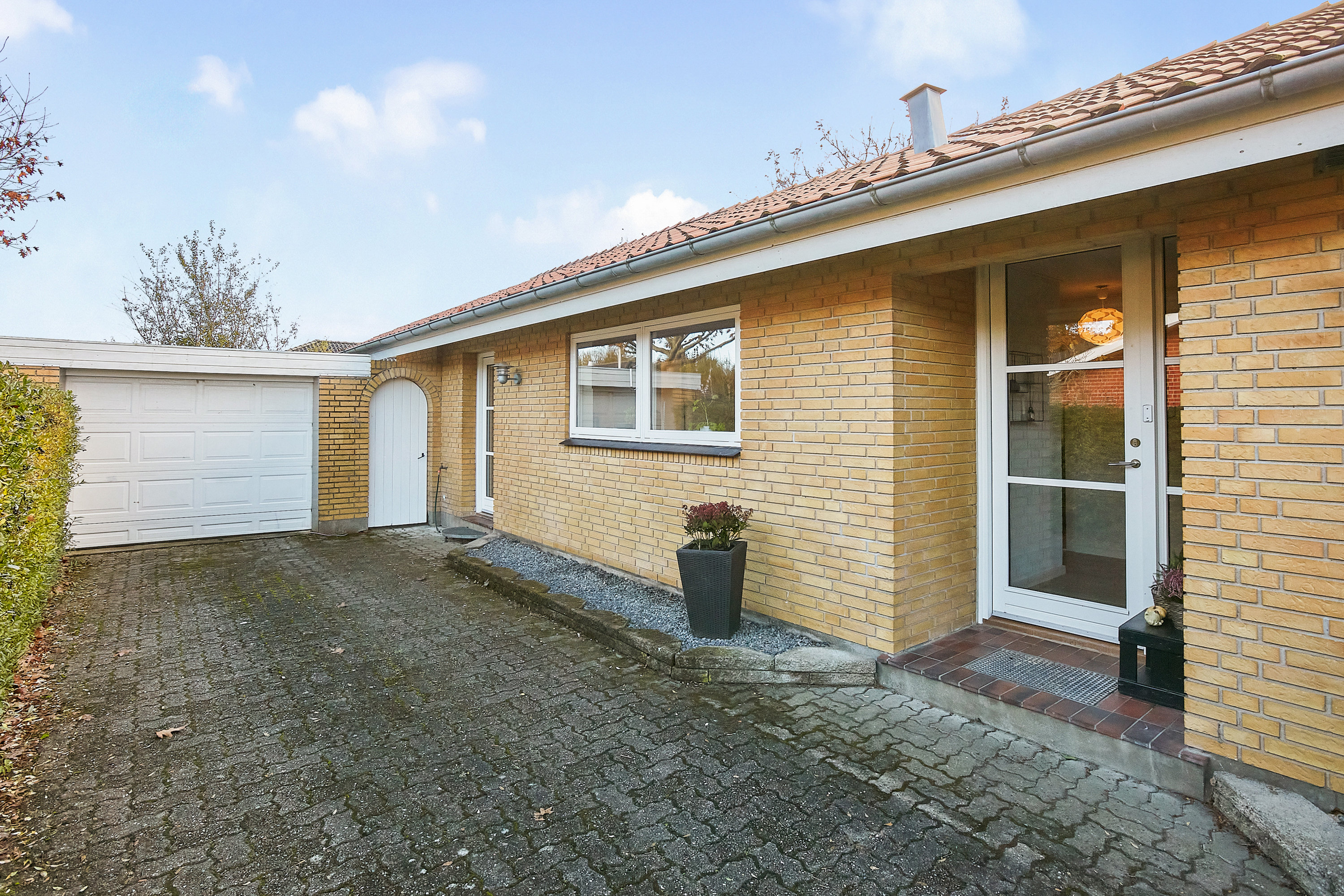 Fremhævet  billede i fuldskærmstilstand. Billede af Åparken 18, 7171 Uldum