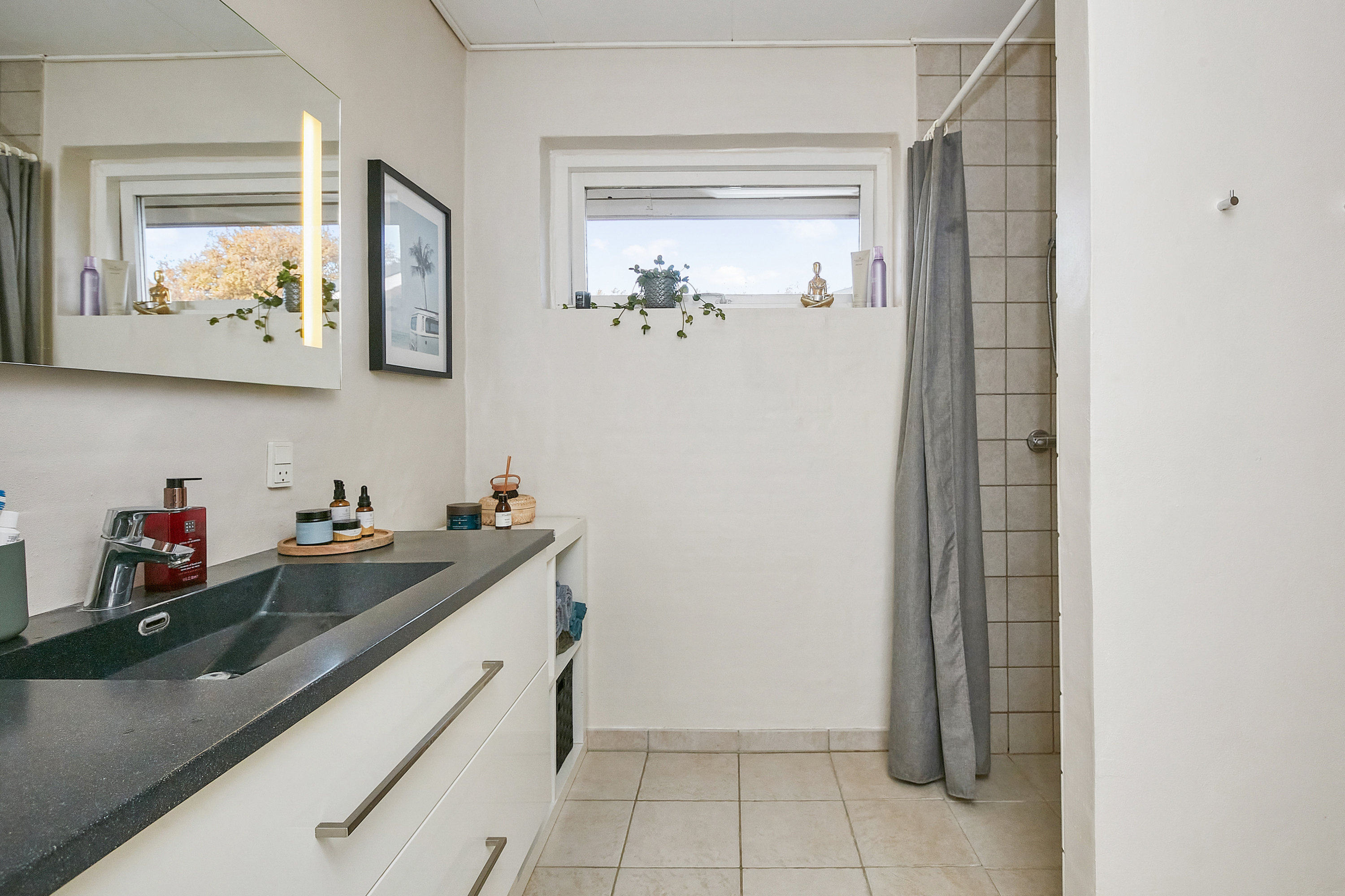 Fremhævet  billede i fuldskærmstilstand. Billede af Åparken 18, 7171 Uldum