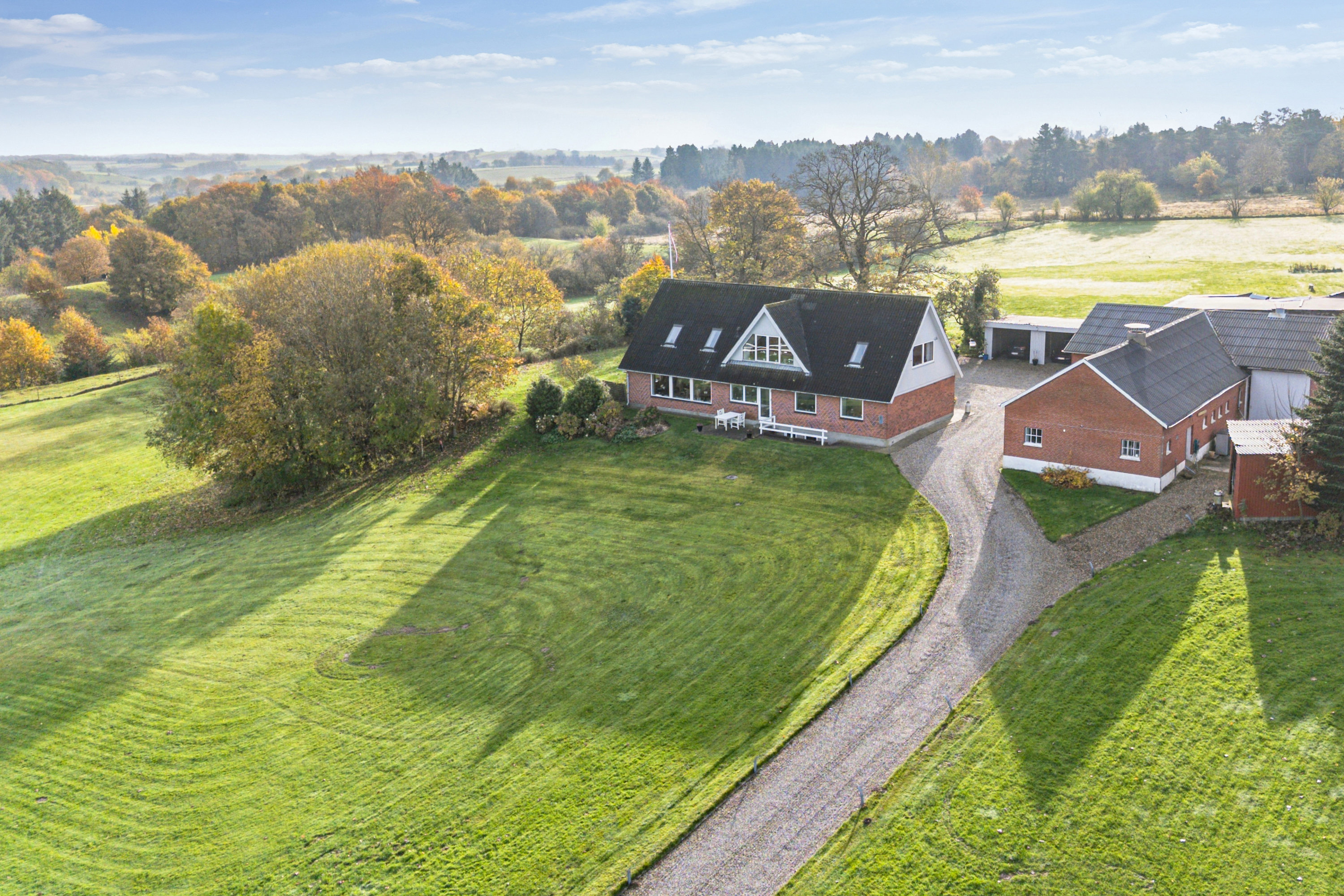 Fremhævet ejendommen billede i fuldskærmstilstand. Billede af Sandgravvej 10, Gram, 8660 Skanderborg