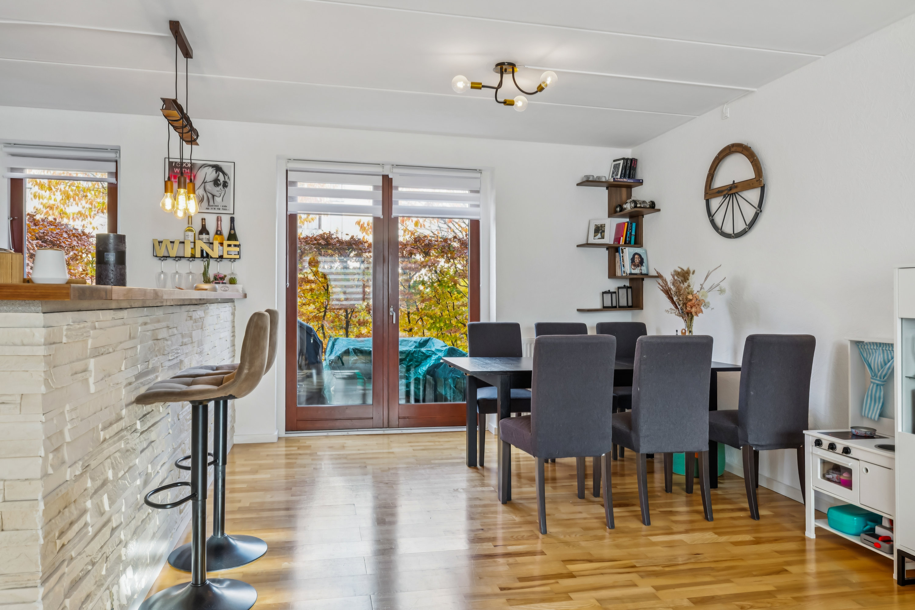 Fremhævet stue billede i fuldskærmstilstand. Billede af Skjeberg Alle 23, Høje Taastrup, 2630 Taastrup