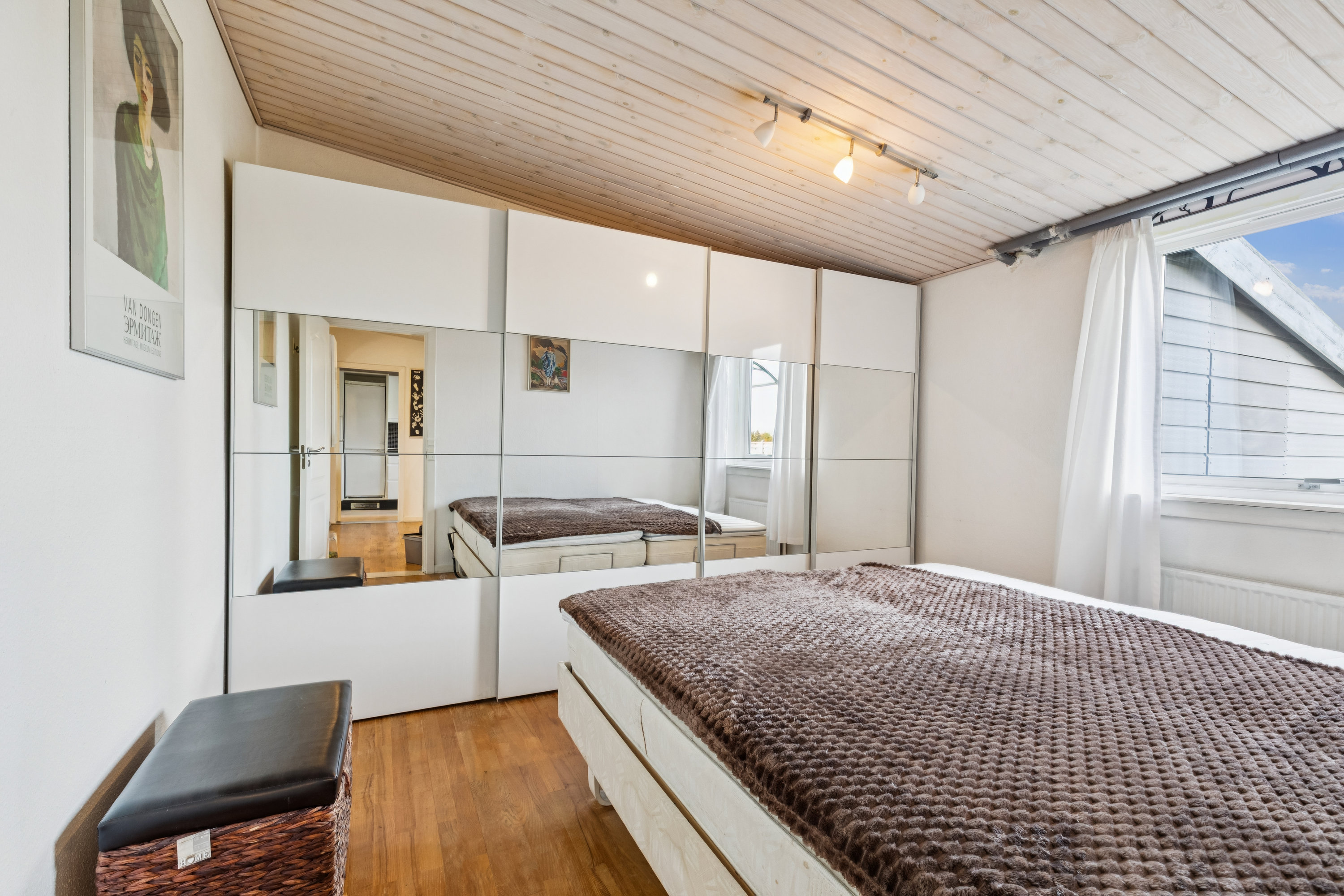 Fremhævet værelse billede i fuldskærmstilstand. Billede af H P Olsens Vænge 17, 2630 Taastrup