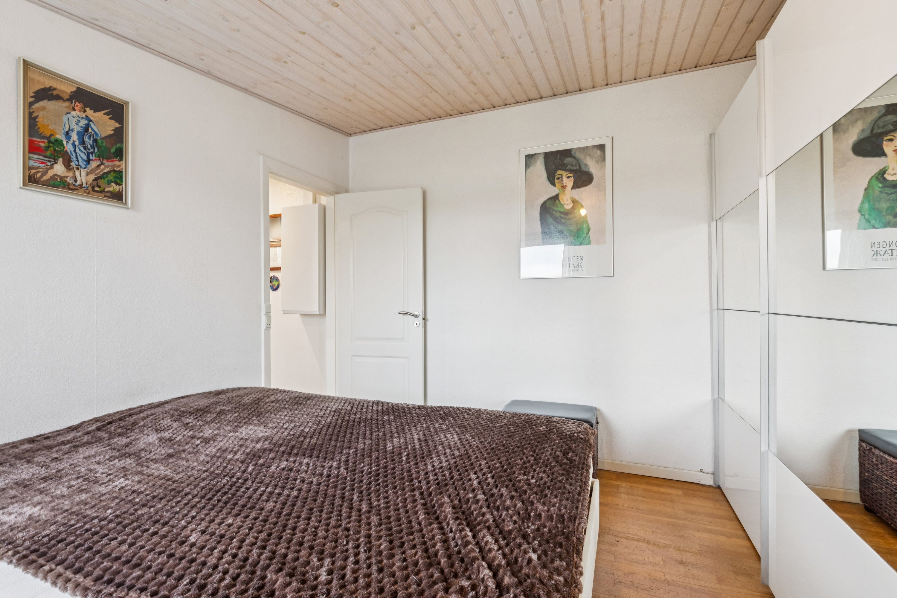 Fremhævet værelse billede i fuldskærmstilstand. Billede af H P Olsens Vænge 17, 2630 Taastrup