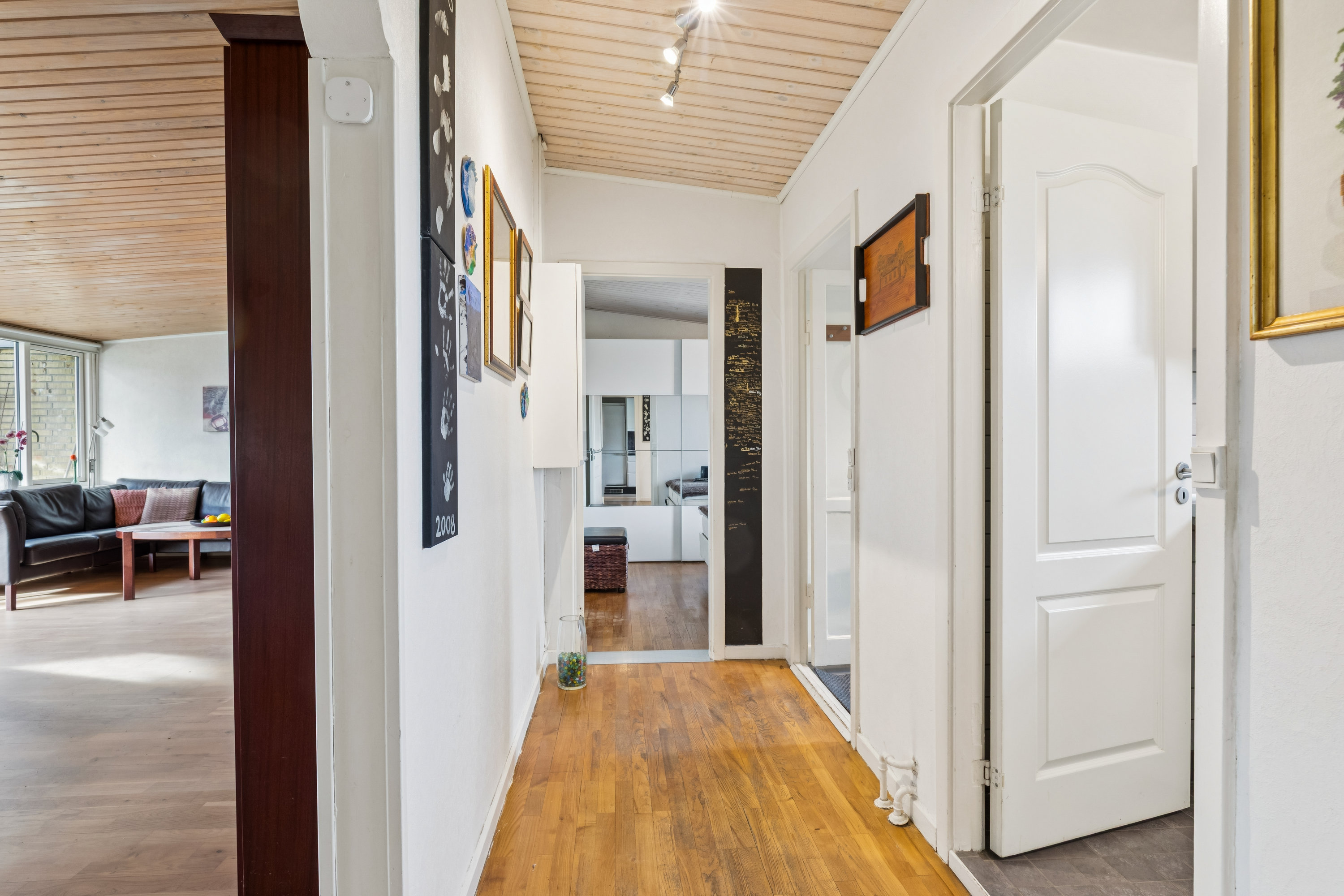 Fremhævet gang billede i fuldskærmstilstand. Billede af H P Olsens Vænge 17, 2630 Taastrup