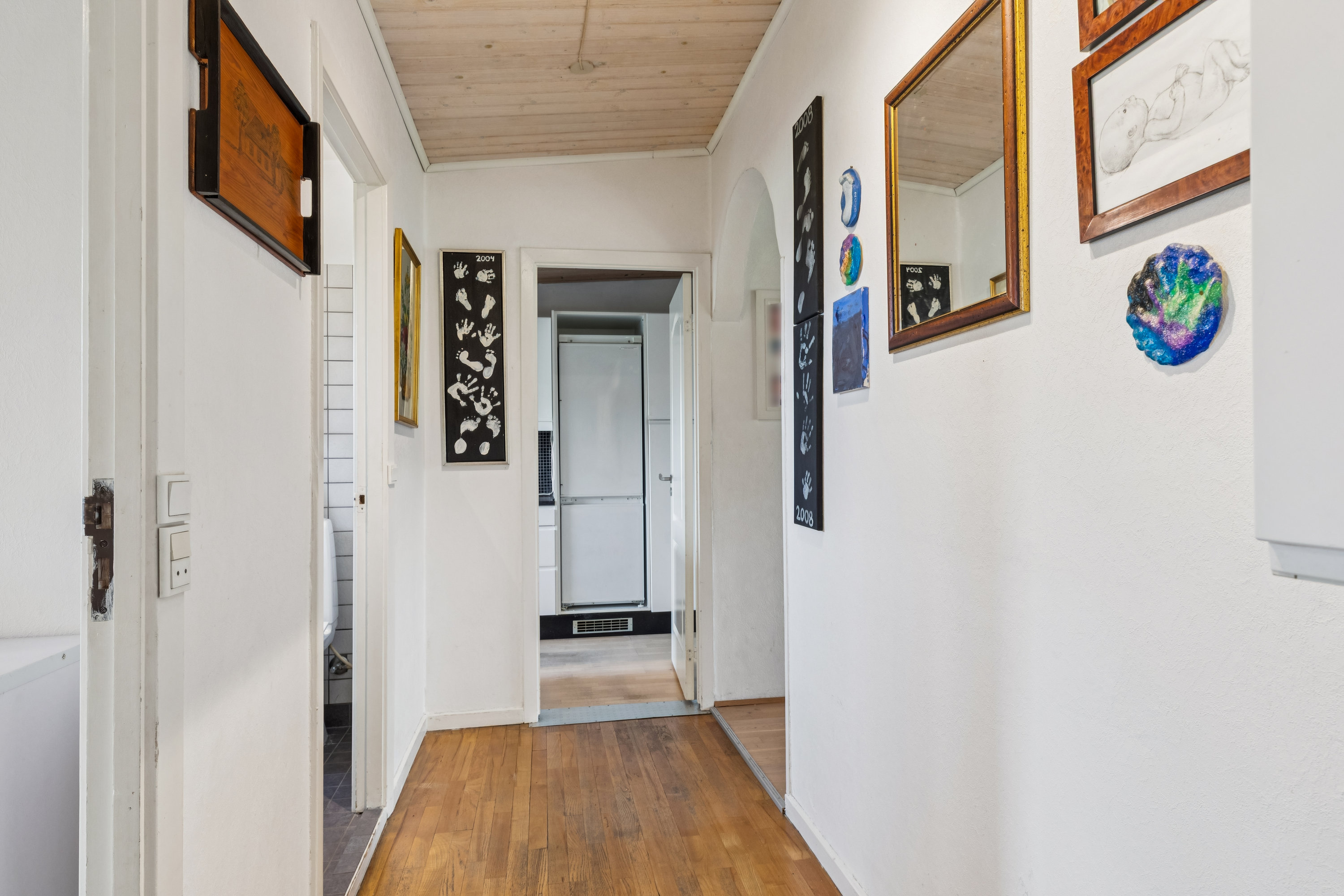 Fremhævet gang billede i fuldskærmstilstand. Billede af H P Olsens Vænge 17, 2630 Taastrup