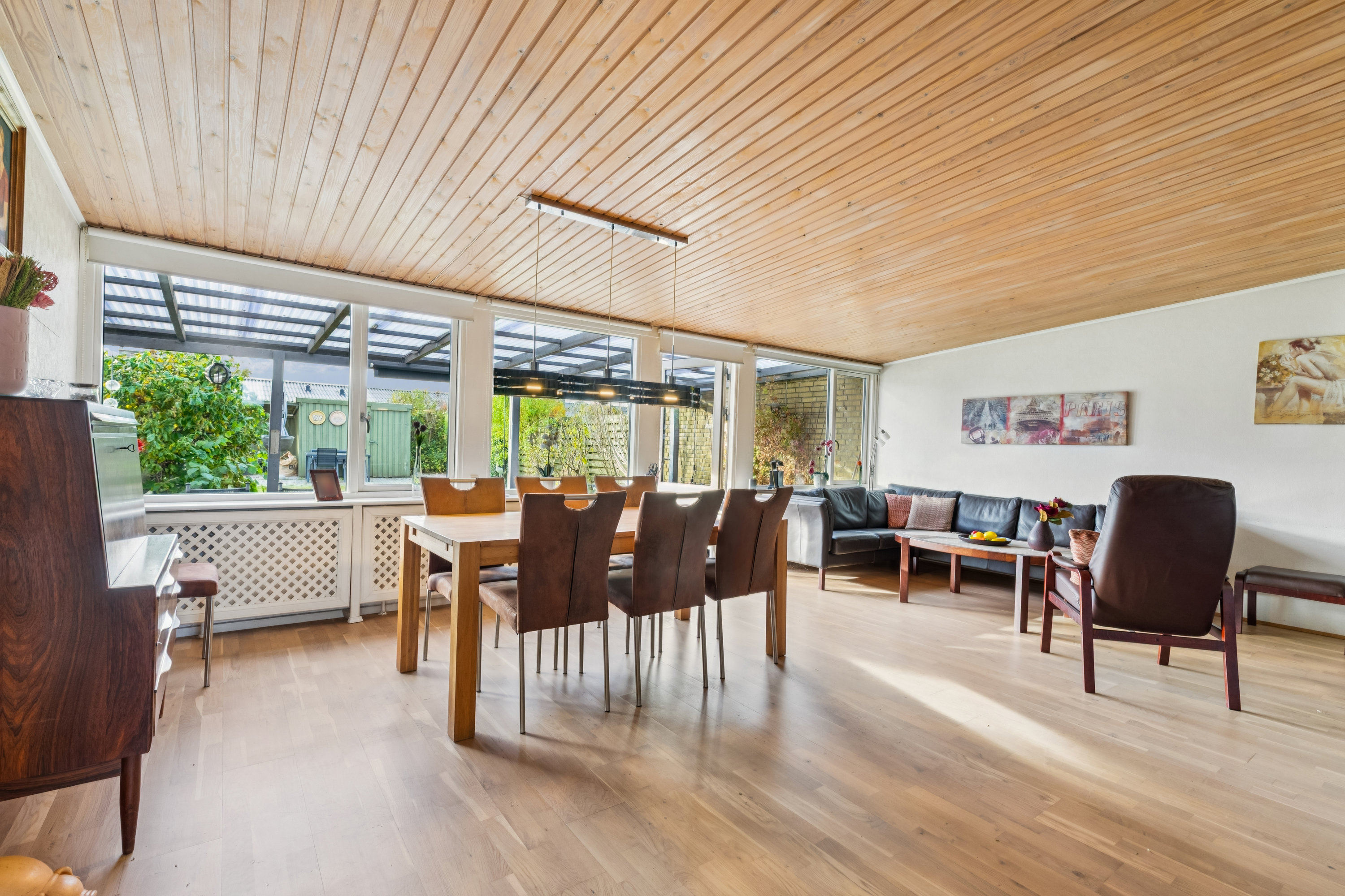 Fremhævet stue billede i fuldskærmstilstand. Billede af H P Olsens Vænge 17, 2630 Taastrup