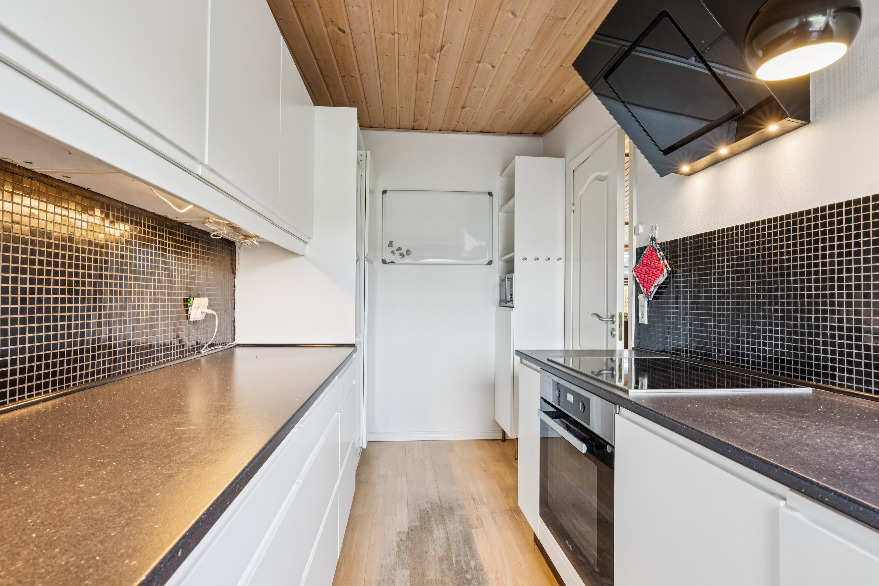 Fremhævet køkken billede i fuldskærmstilstand. Billede af H P Olsens Vænge 17, 2630 Taastrup