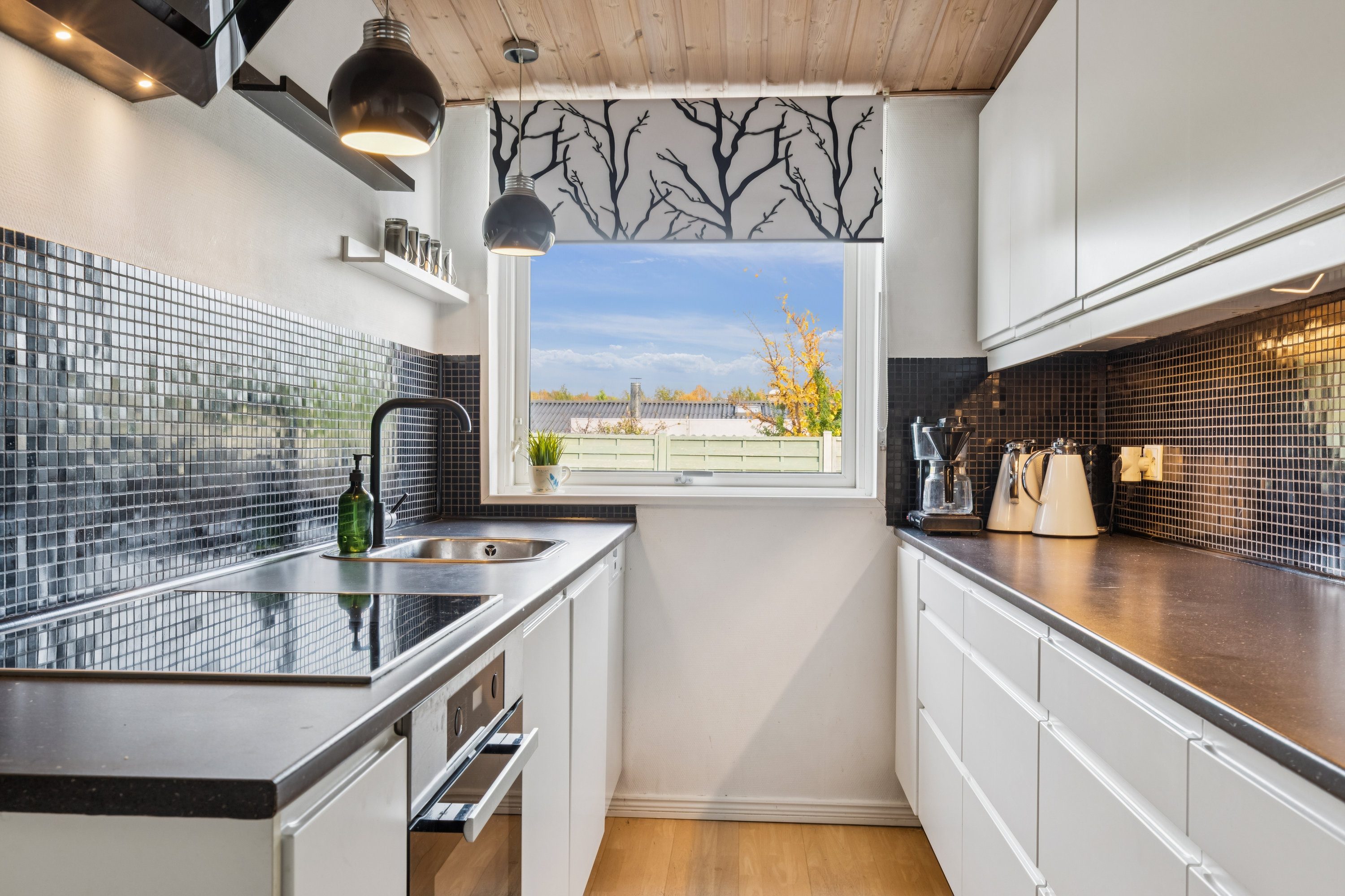 Fremhævet køkken billede i fuldskærmstilstand. Billede af H P Olsens Vænge 17, 2630 Taastrup