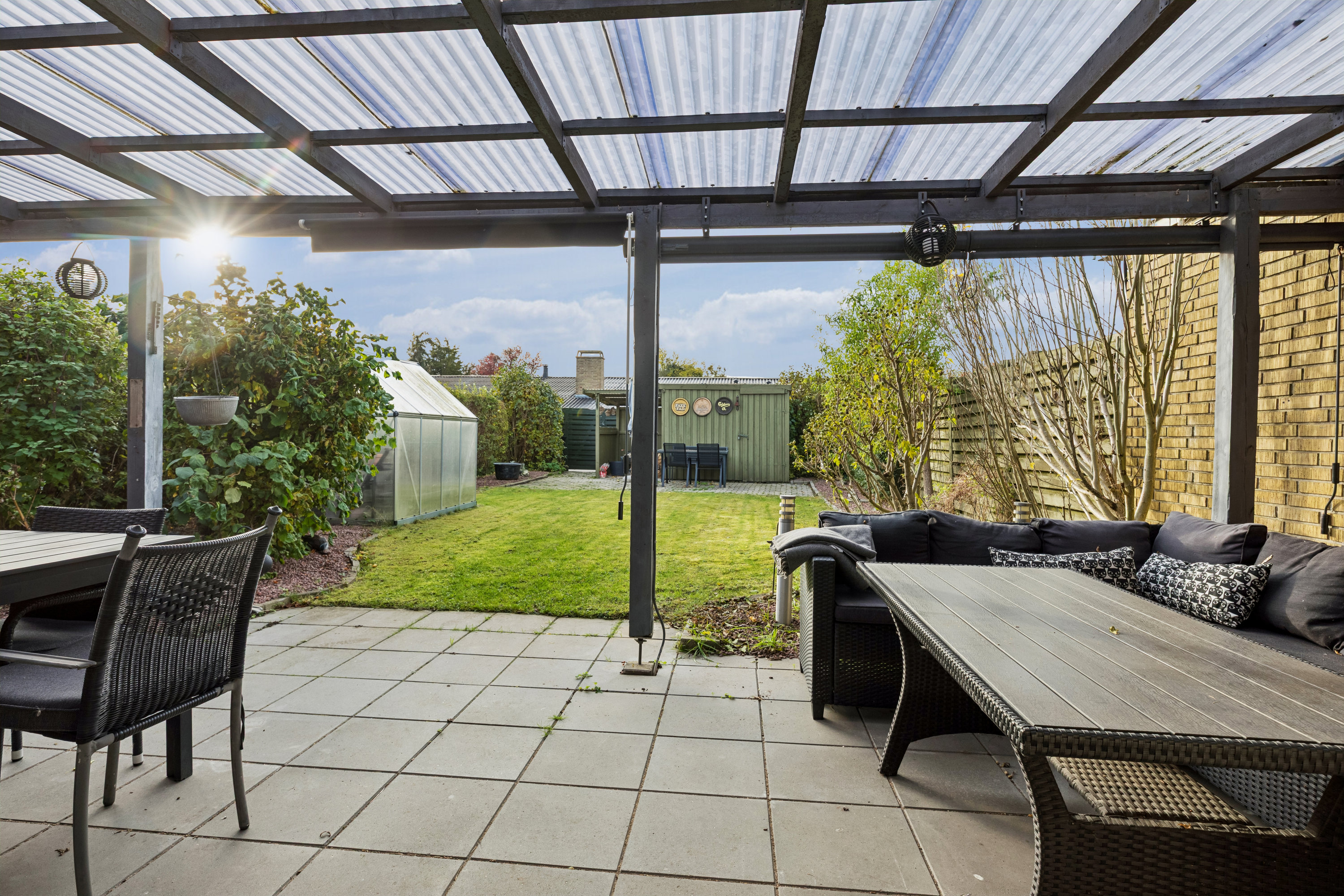 Fremhævet terrasse billede i fuldskærmstilstand. Billede af H P Olsens Vænge 17, 2630 Taastrup