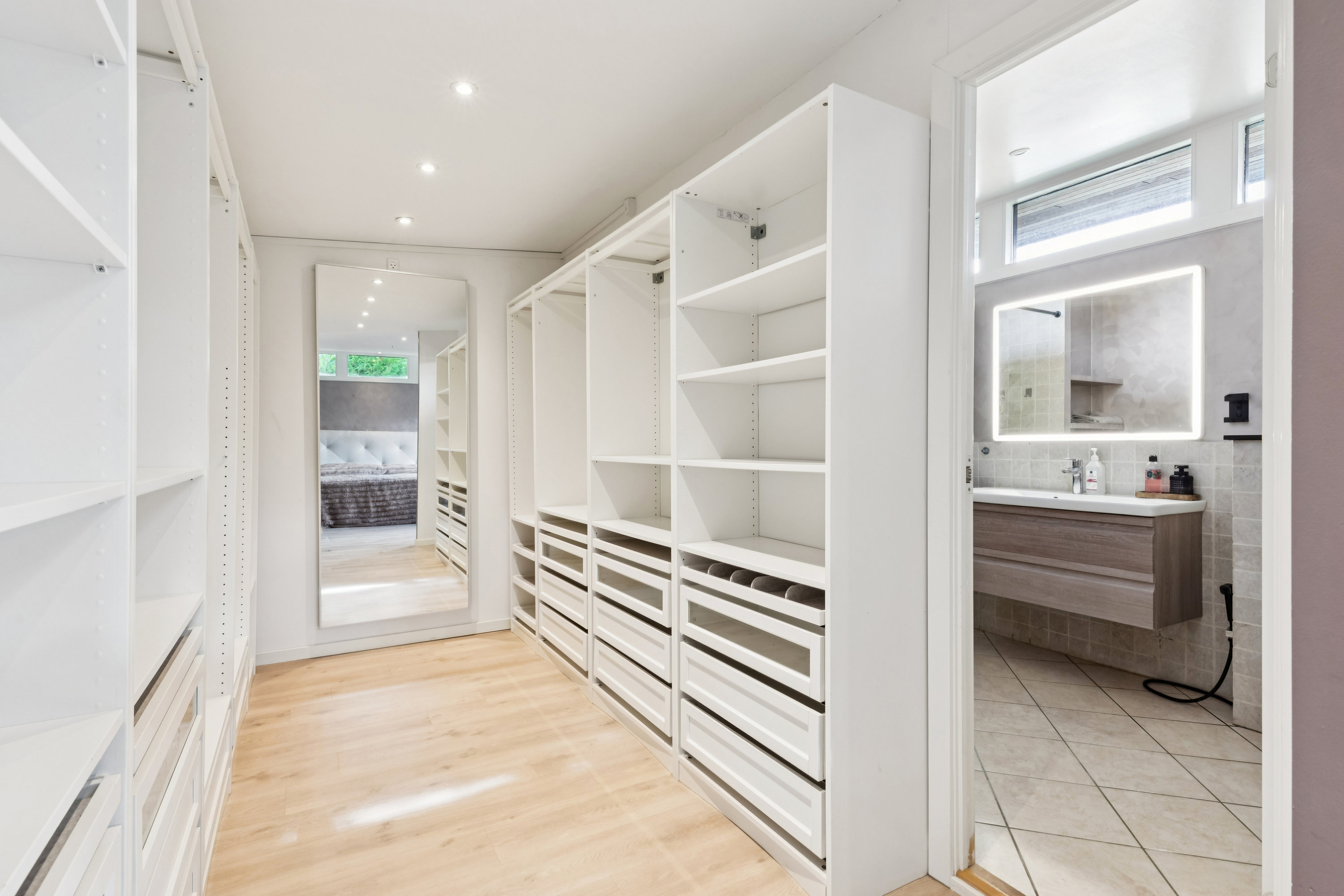 Fremhævet gang billede i fuldskærmstilstand. Billede af Hegnstoften 5, 2630 Taastrup