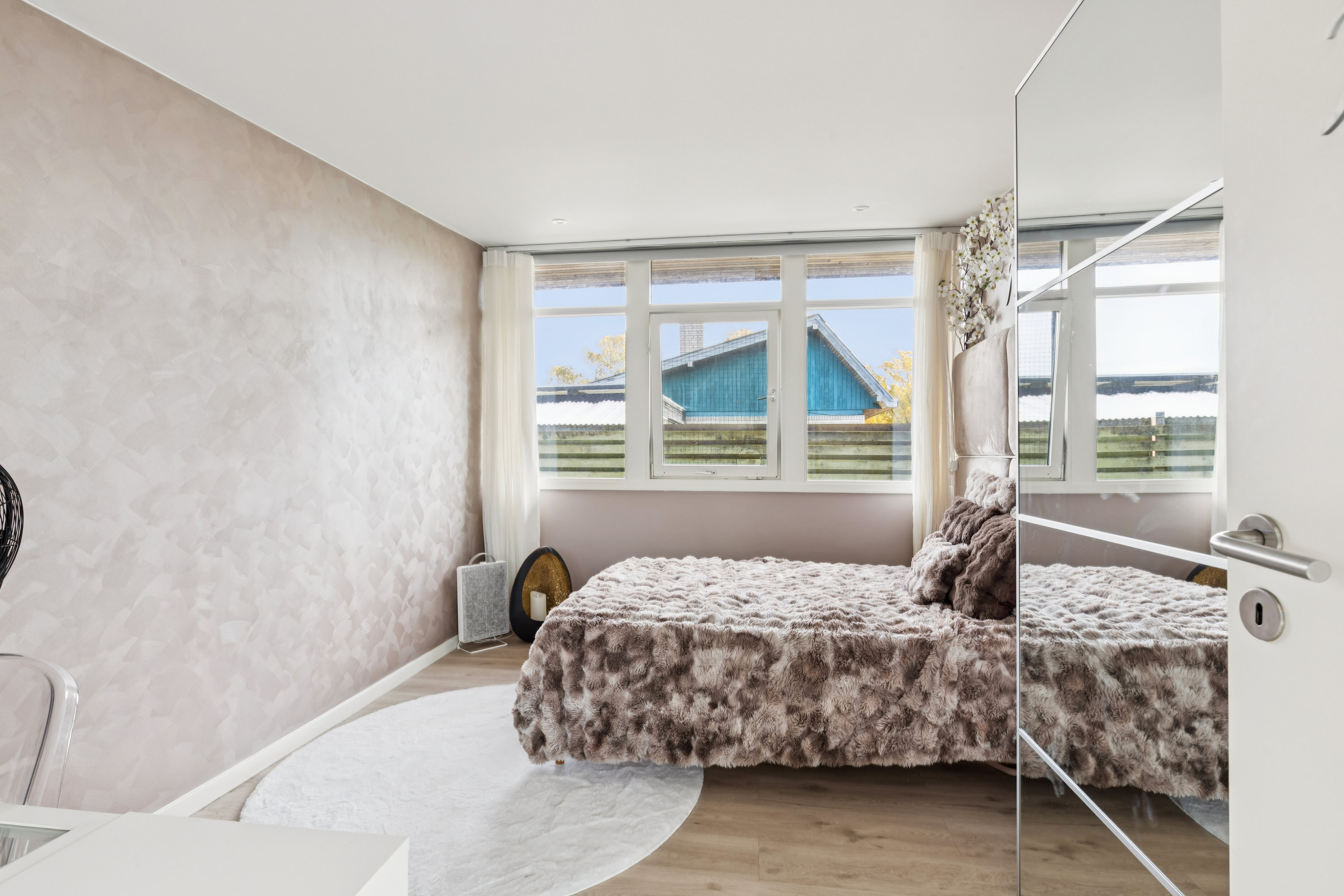 Fremhævet stue billede i fuldskærmstilstand. Billede af Hegnstoften 5, 2630 Taastrup