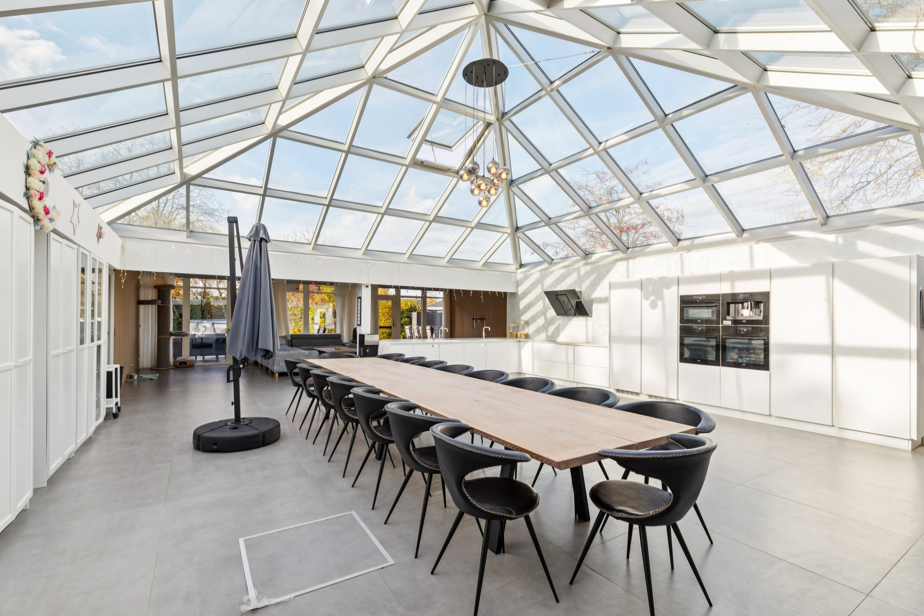 Fremhævet udestue billede i fuldskærmstilstand. Billede af Hegnstoften 5, 2630 Taastrup