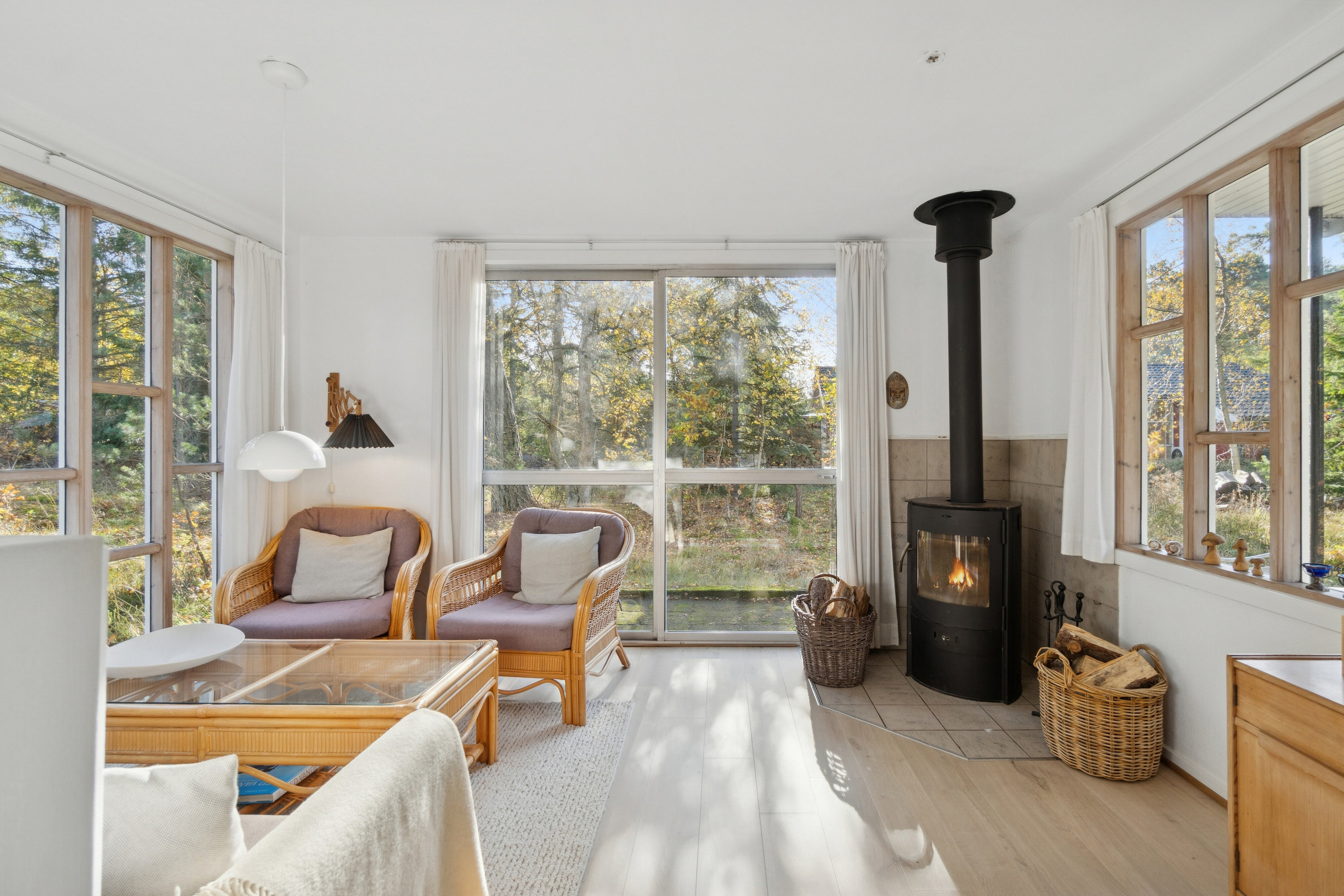 Fremhævet stue billede i fuldskærmstilstand. Billede af Vigen 2, Snogebæk, 3730 Nexø