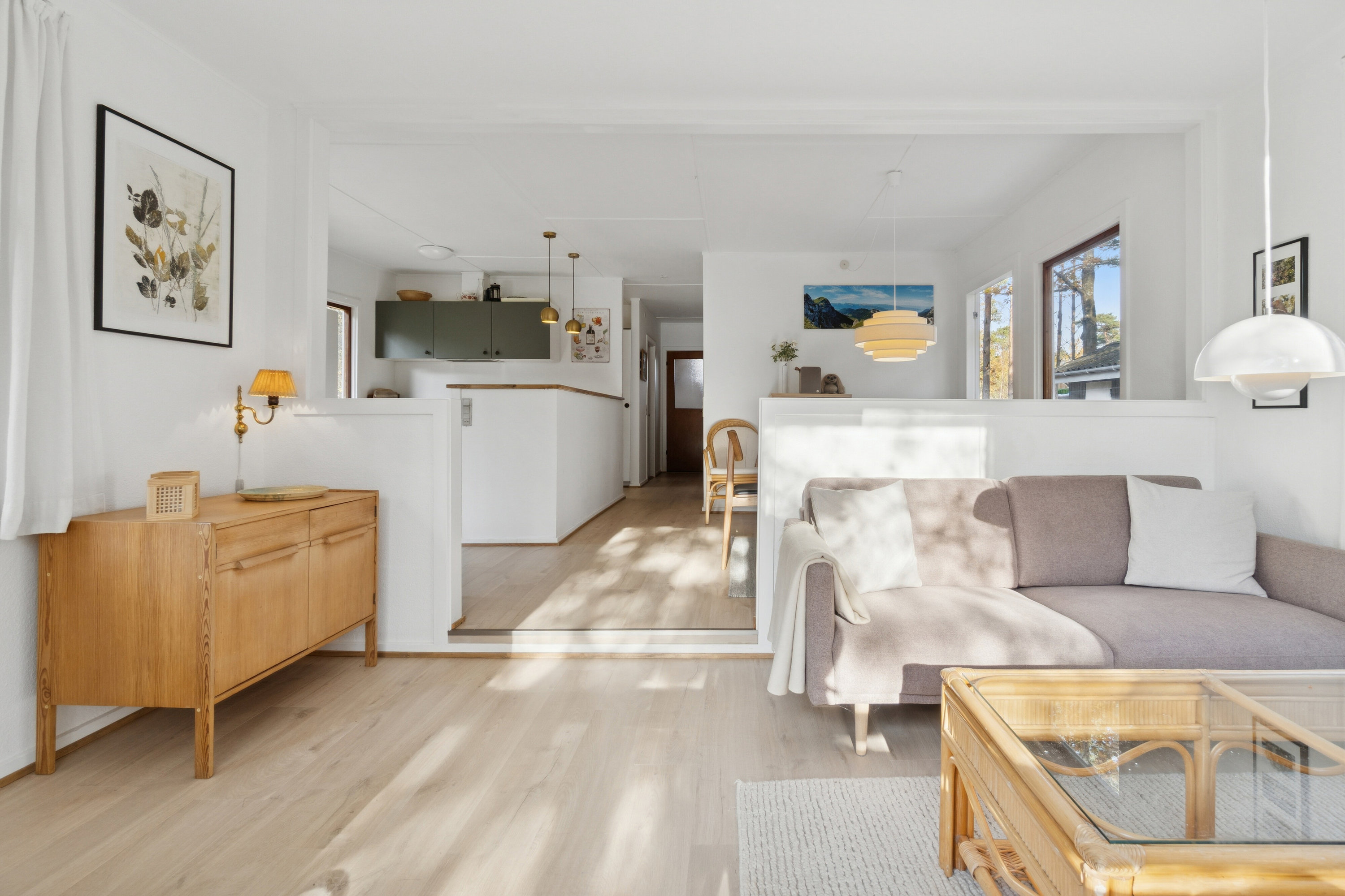 Fremhævet stue billede i fuldskærmstilstand. Billede af Vigen 2, Snogebæk, 3730 Nexø