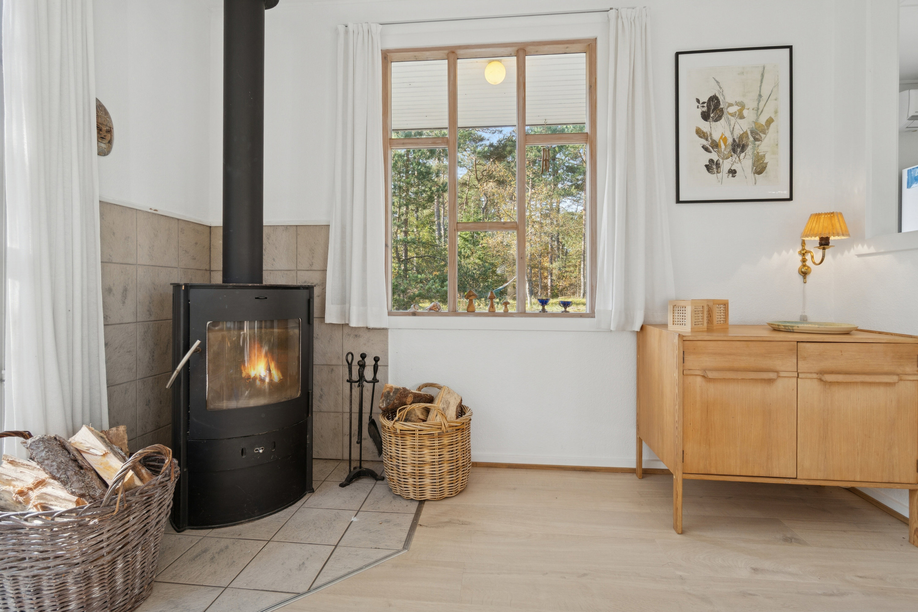 Fremhævet stue billede i fuldskærmstilstand. Billede af Vigen 2, Snogebæk, 3730 Nexø