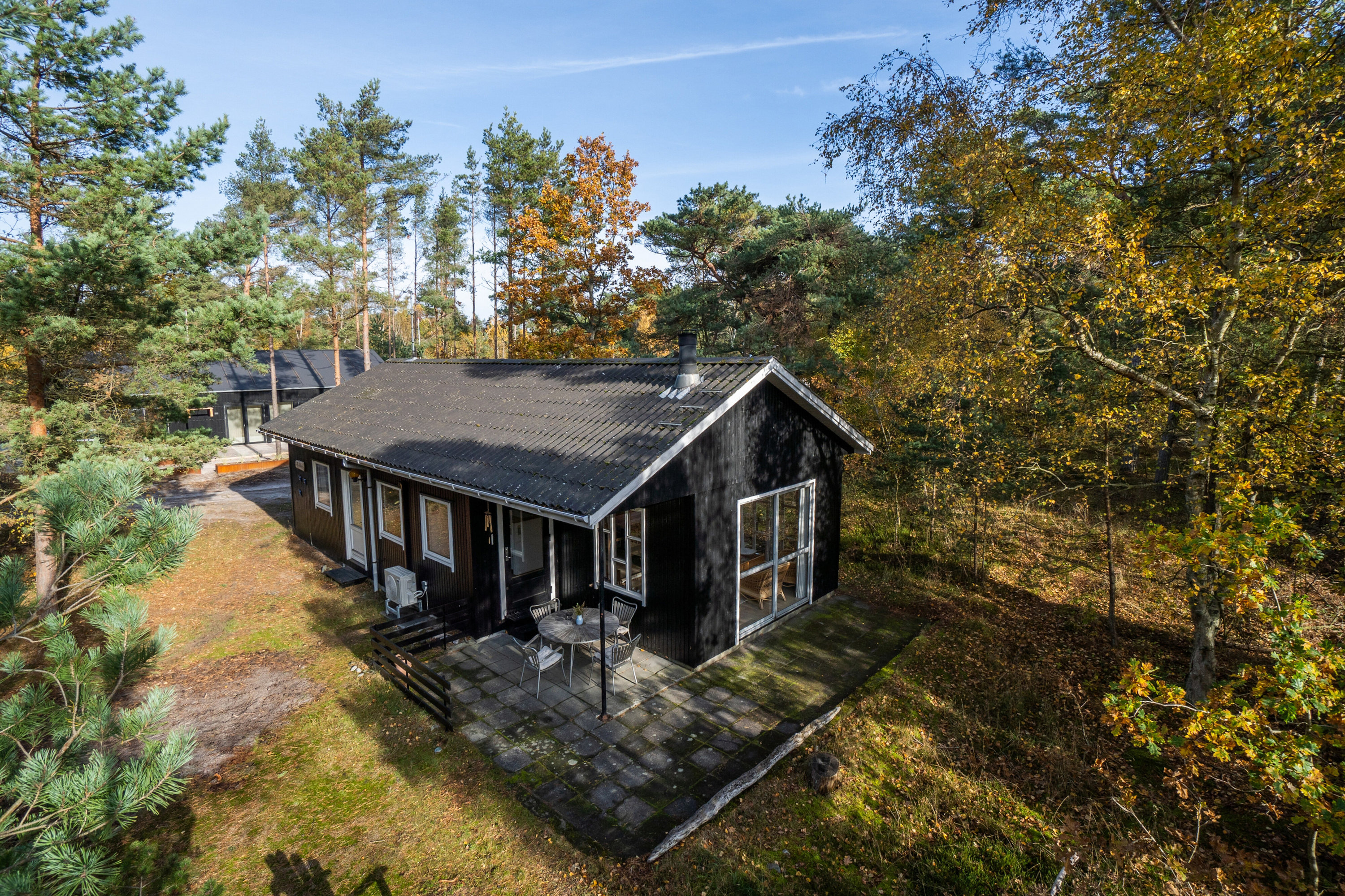 Fremhævet set fra haven billede i fuldskærmstilstand. Billede af Vigen 2, Snogebæk, 3730 Nexø