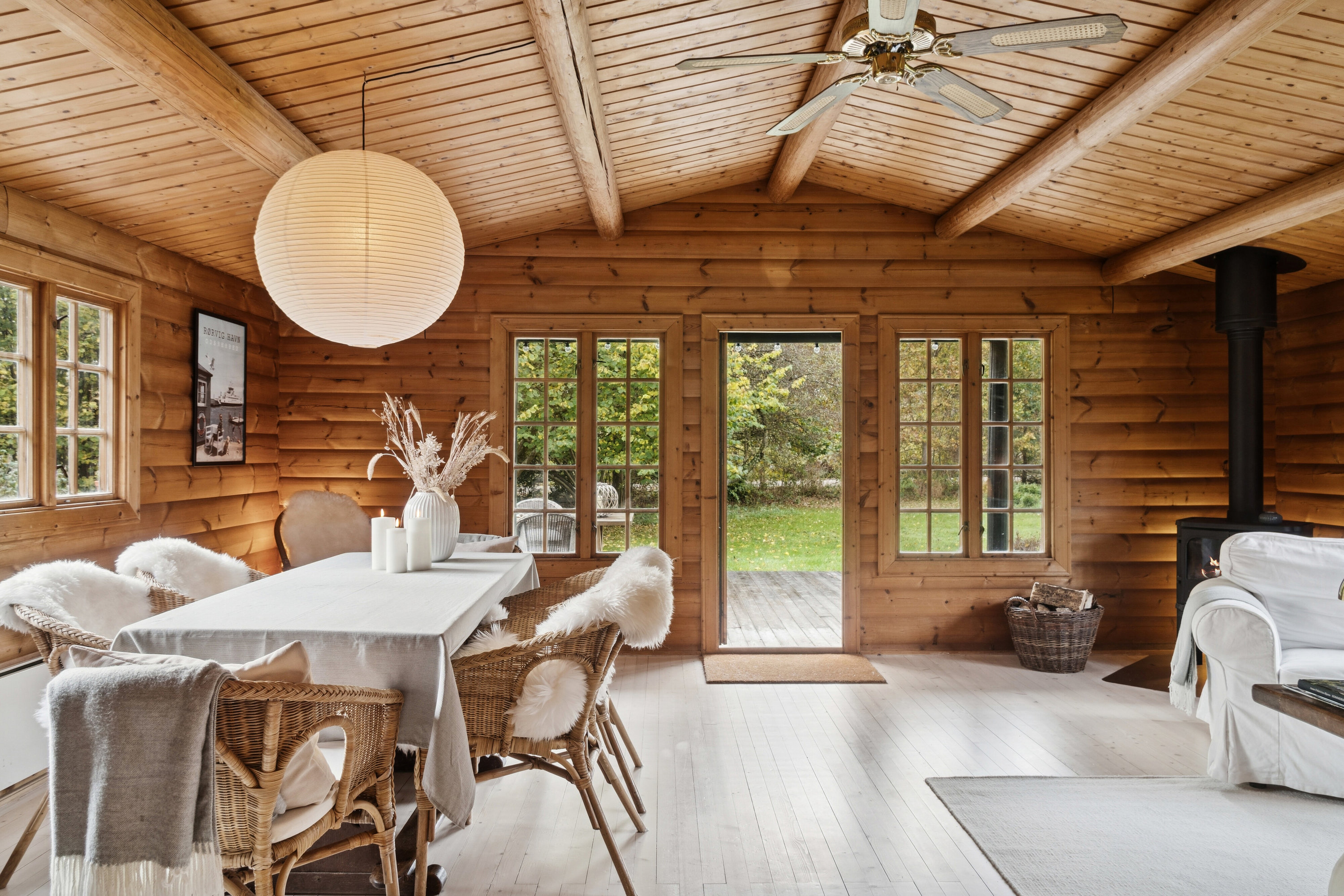 Fremhævet spisestue billede i fuldskærmstilstand. Billede af Lindevangen 1, 4581 Rørvig