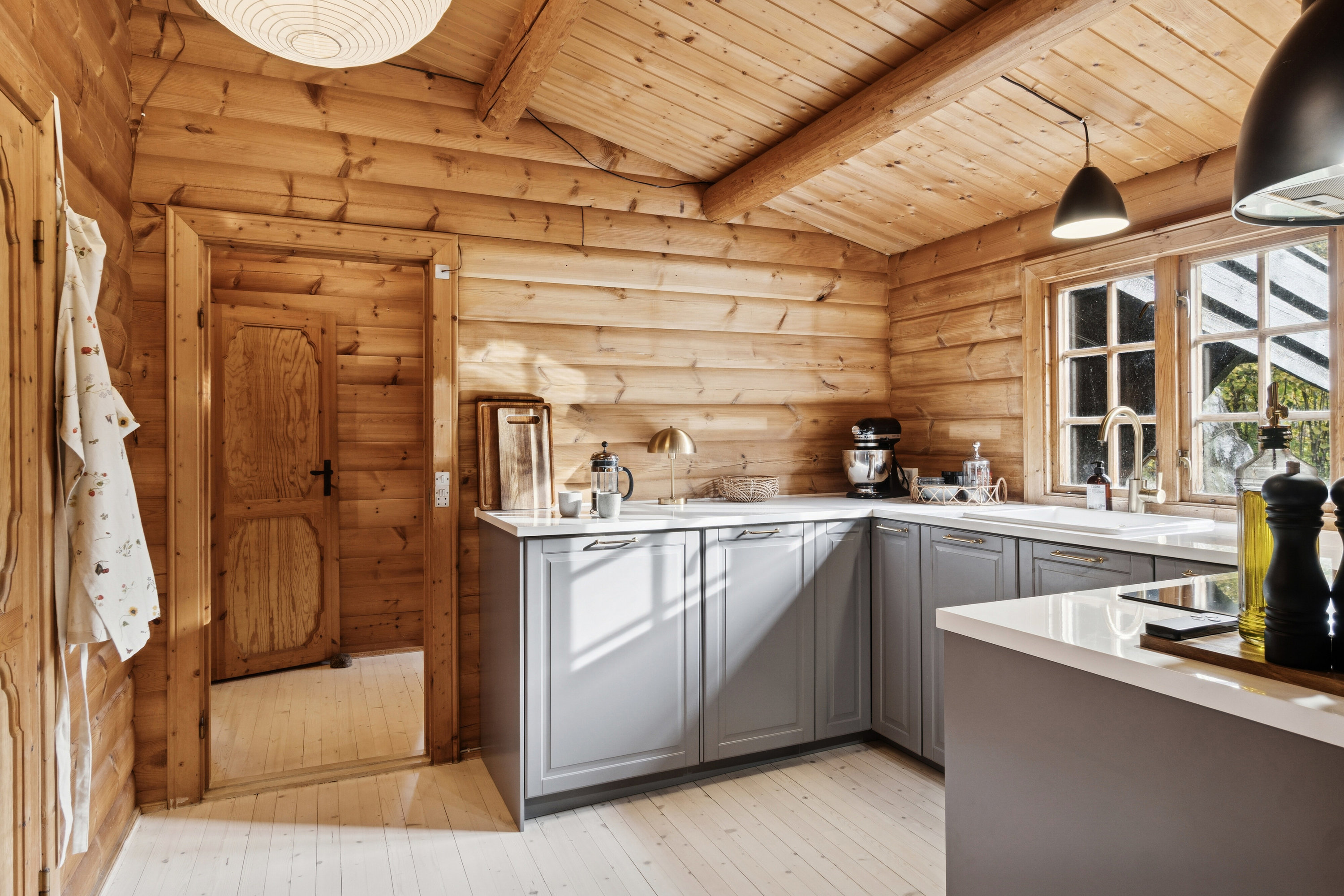 Fremhævet køkken billede i fuldskærmstilstand. Billede af Lindevangen 1, 4581 Rørvig