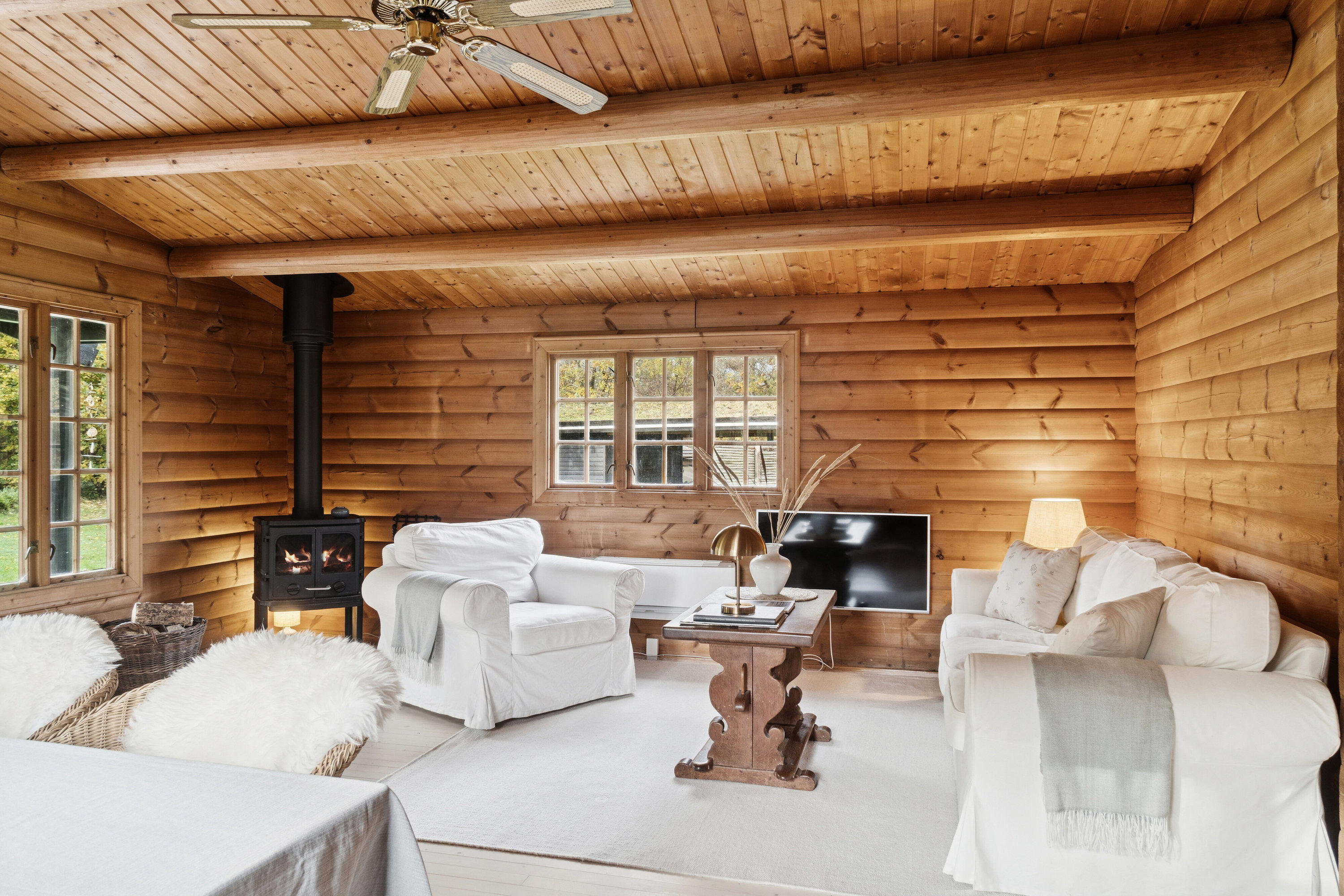 Fremhævet stue billede i fuldskærmstilstand. Billede af Lindevangen 1, 4581 Rørvig