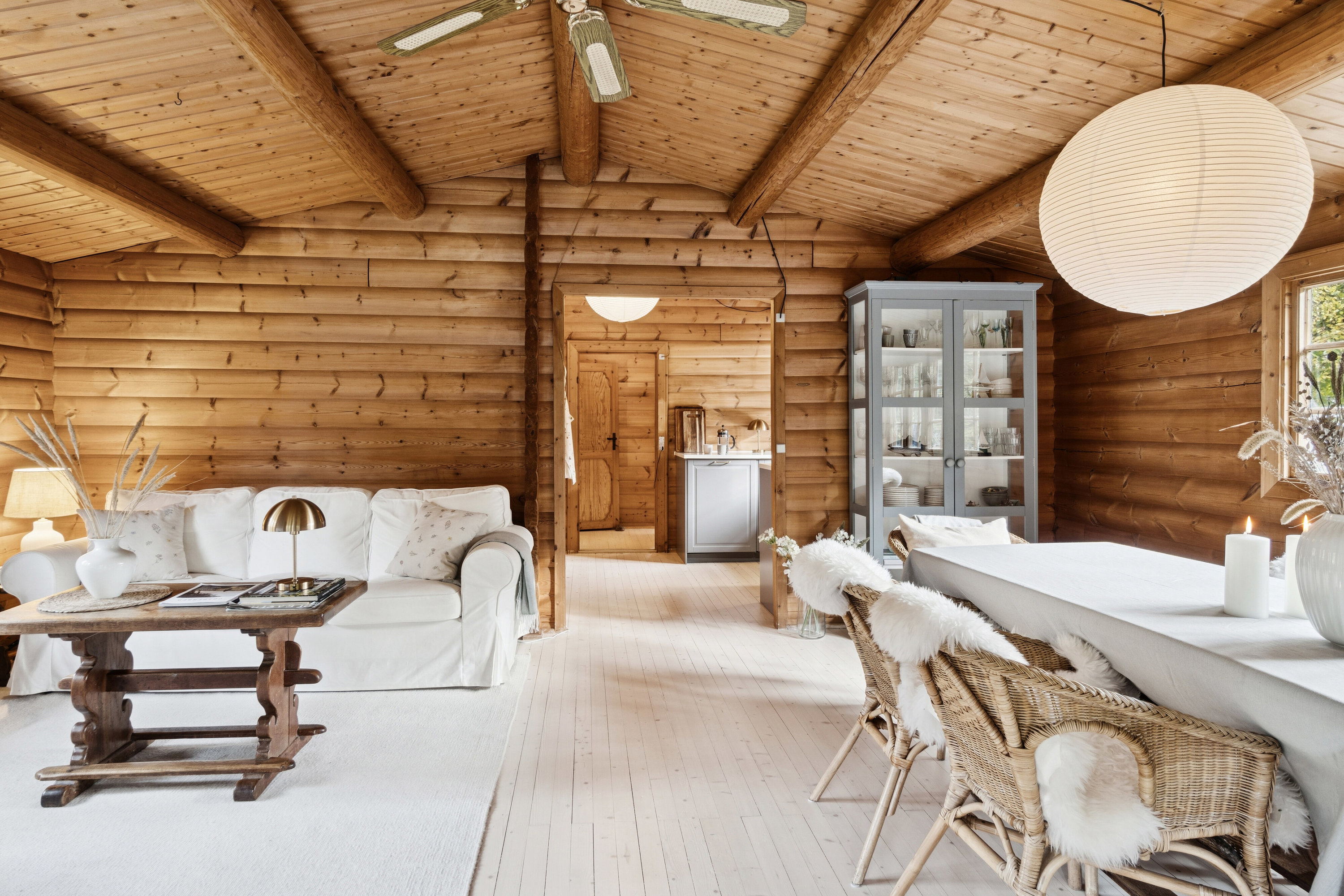 Fremhævet stue billede i fuldskærmstilstand. Billede af Lindevangen 1, 4581 Rørvig