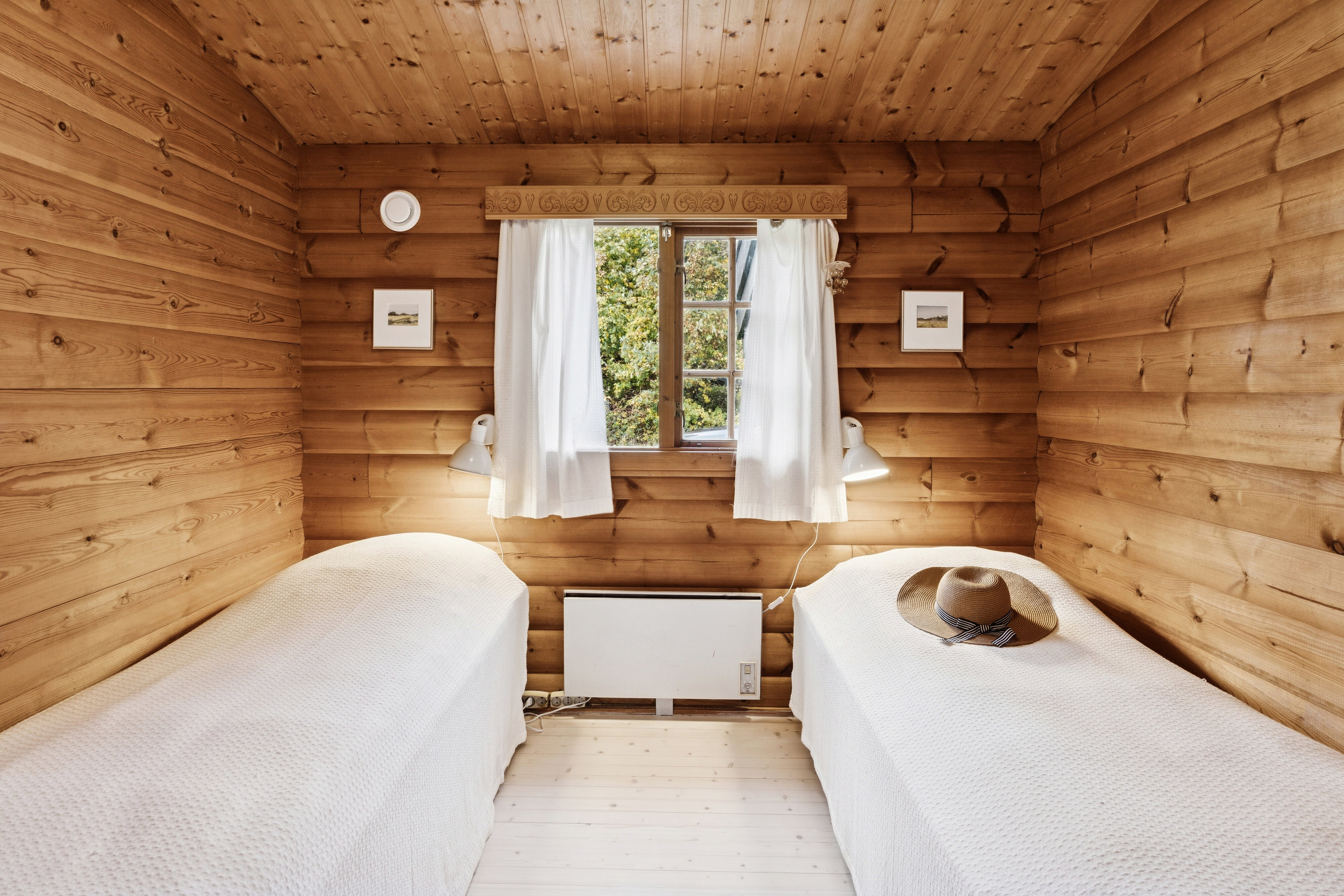 Fremhævet soveværelse billede i fuldskærmstilstand. Billede af Lindevangen 1, 4581 Rørvig