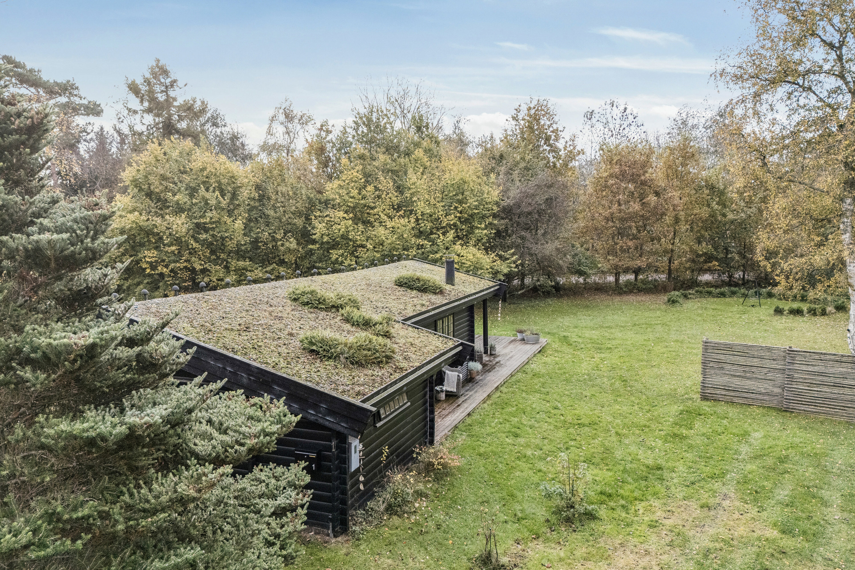 Fremhævet set fra haven billede i fuldskærmstilstand. Billede af Lindevangen 1, 4581 Rørvig