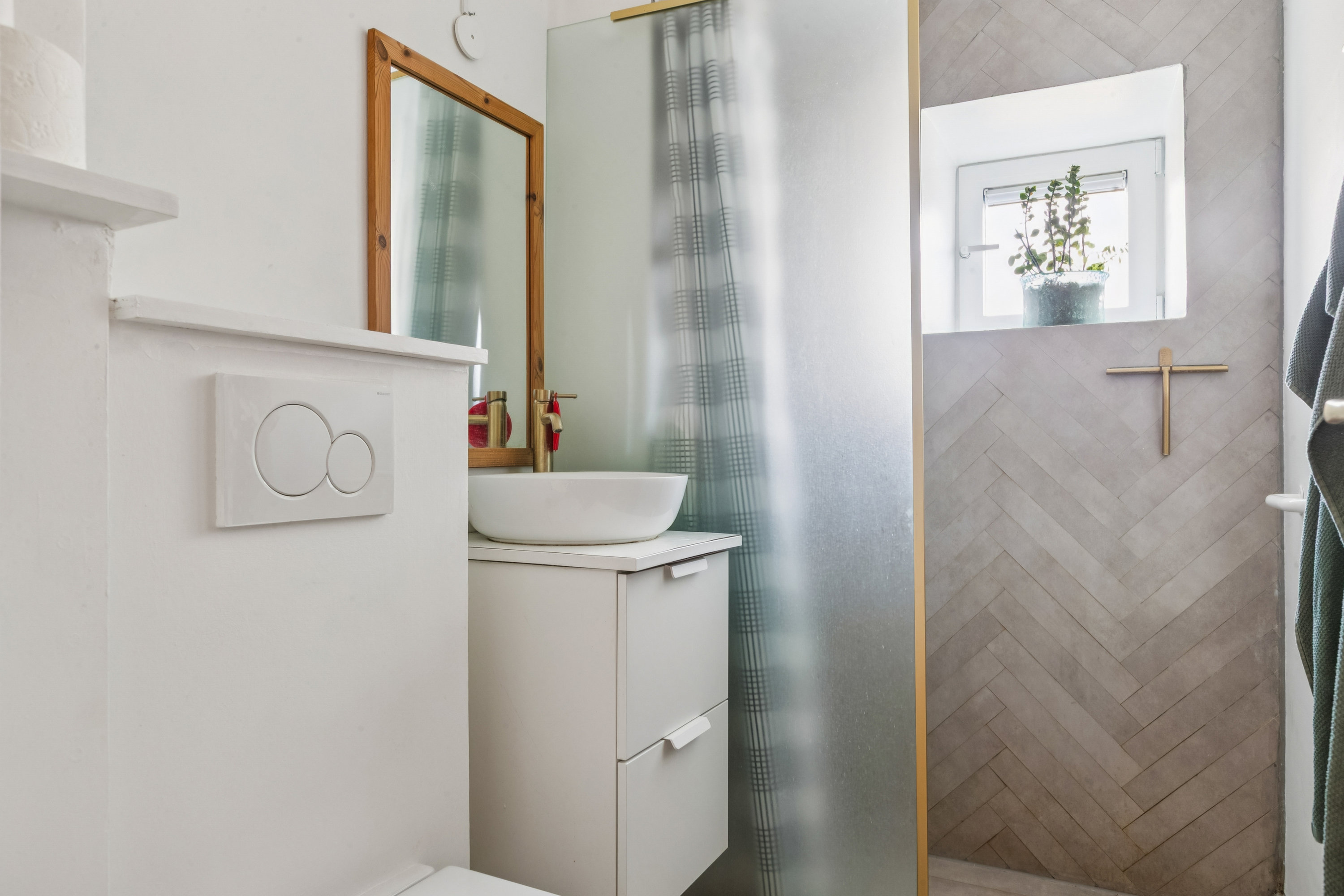 Fremhævet badeværelse billede i fuldskærmstilstand. Billede af Snerlevej 60, 1. th., 3000 Helsingør