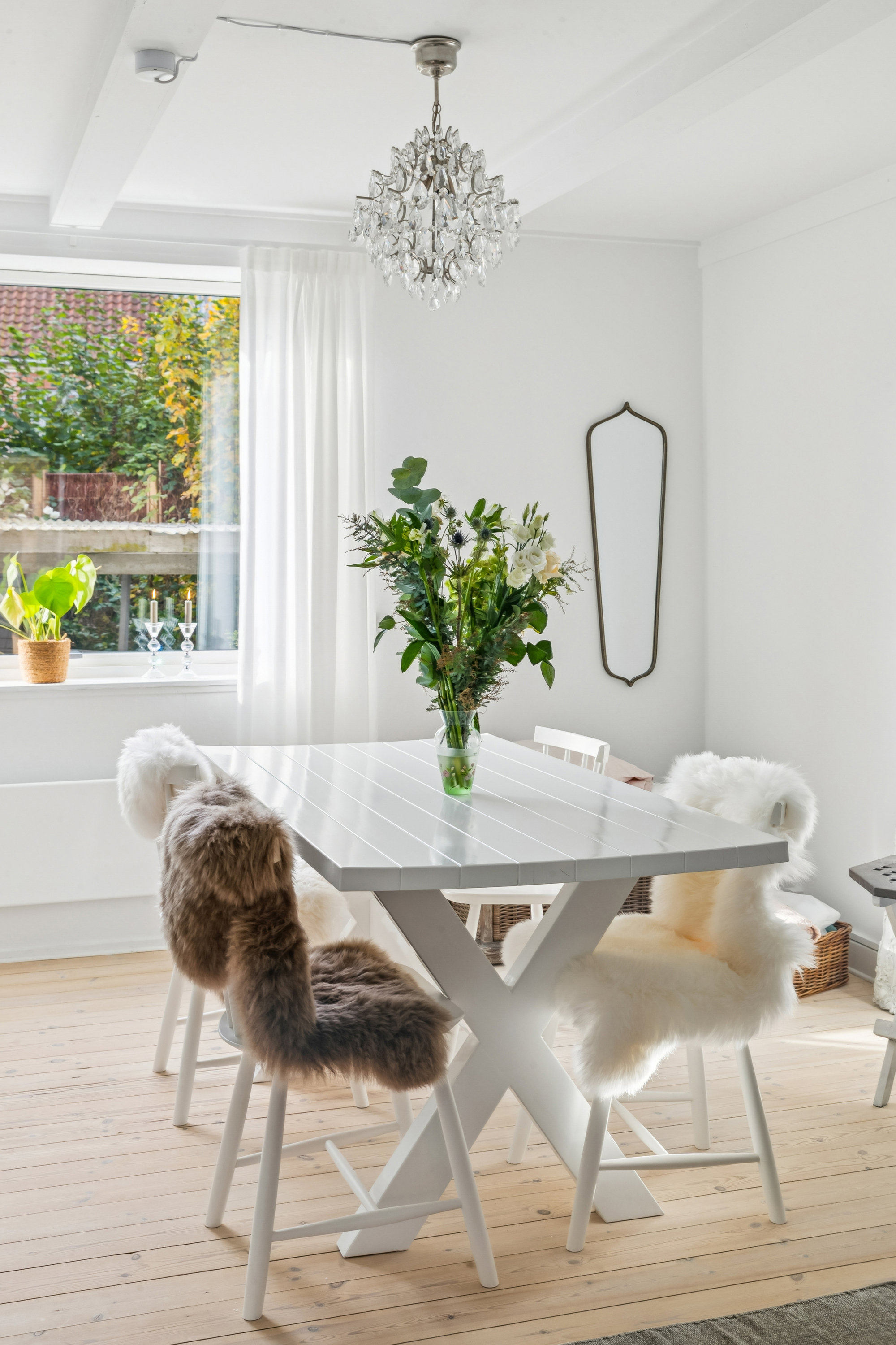 Fremhævet stue billede i fuldskærmstilstand. Billede af Sabroesvej 19F, st.. th., 3000 Helsingør