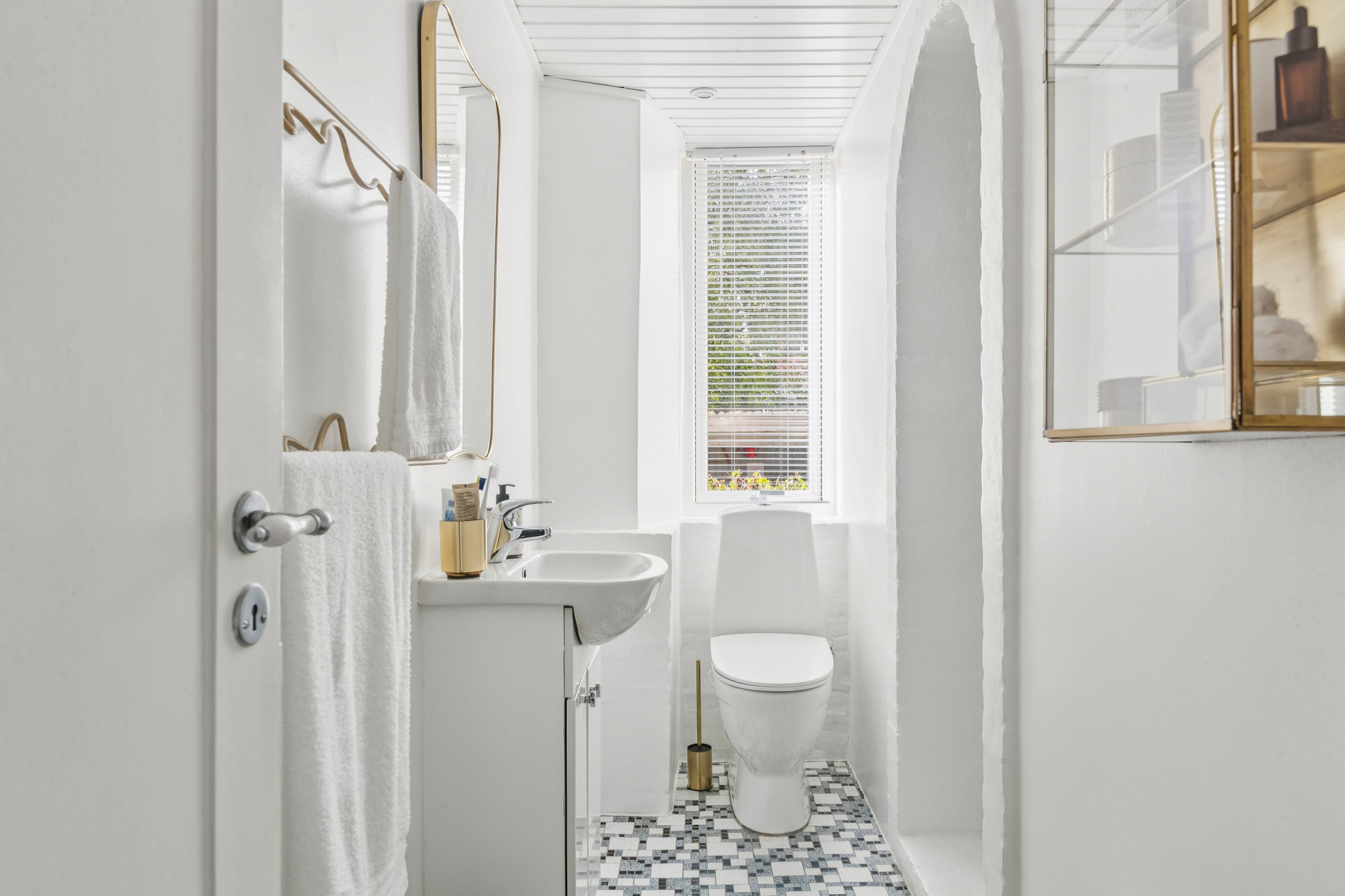 Fremhævet badeværelse billede i fuldskærmstilstand. Billede af Sabroesvej 19F, st.. th., 3000 Helsingør