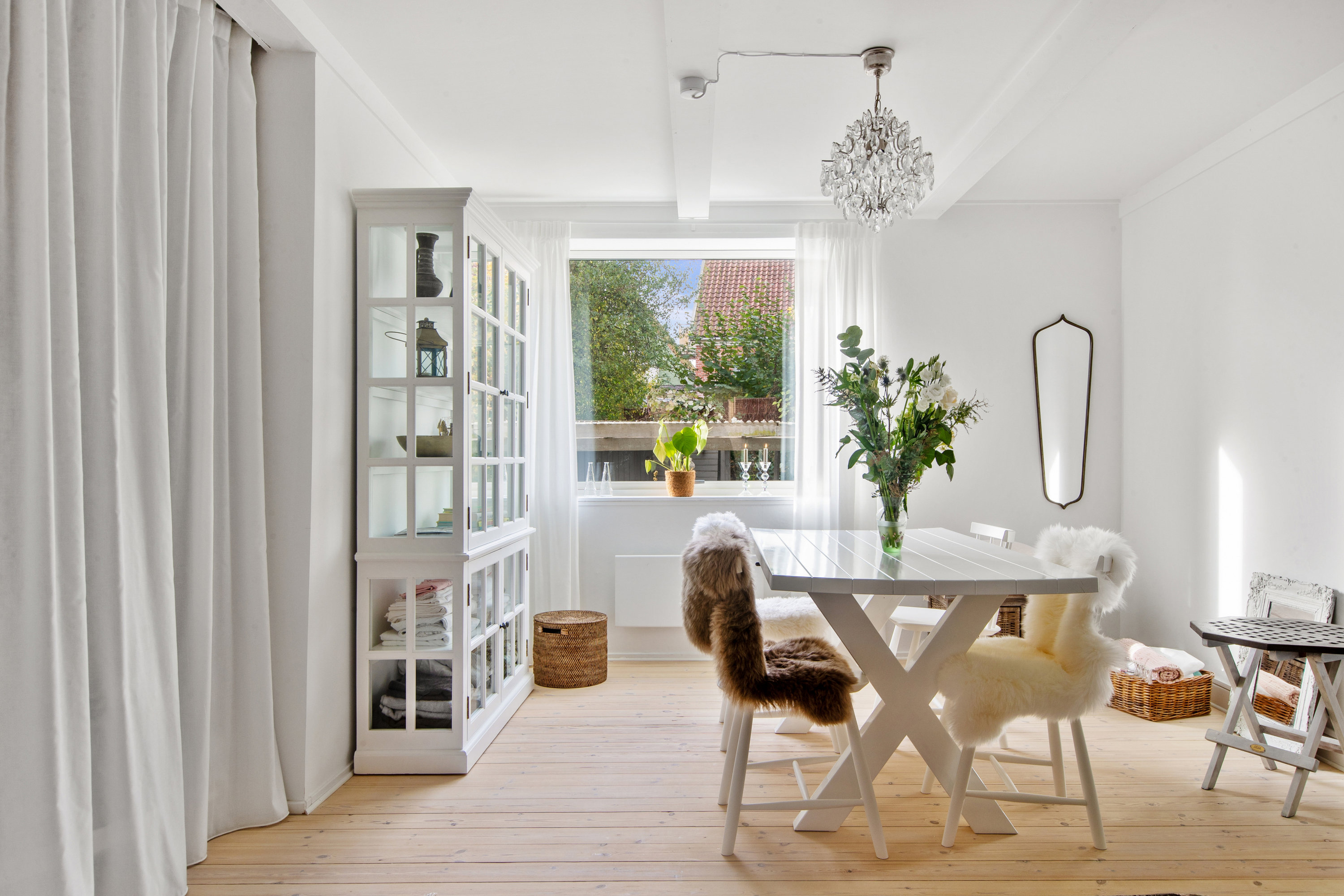 Fremhævet stue billede i fuldskærmstilstand. Billede af Sabroesvej 19F, st.. th., 3000 Helsingør