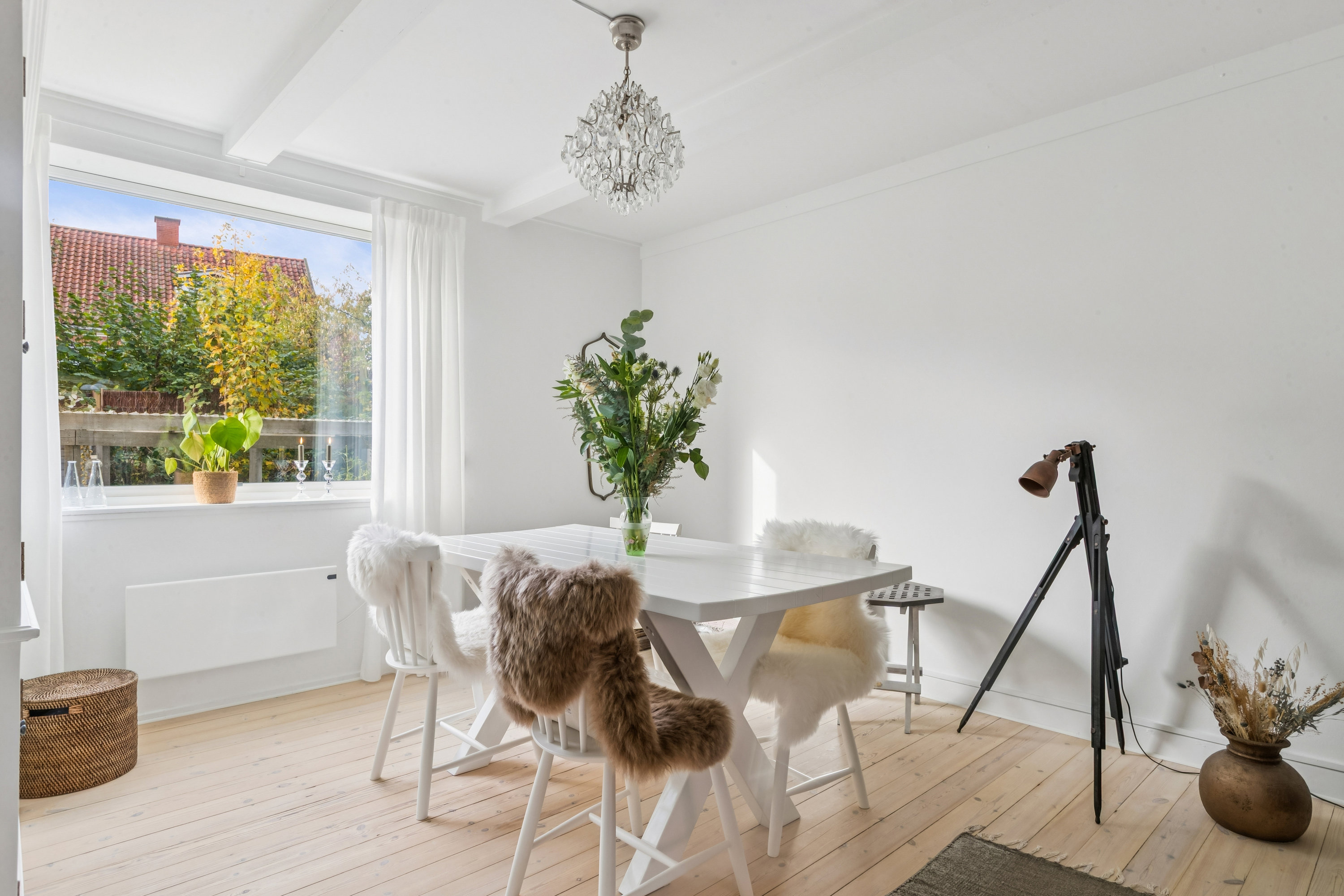 Fremhævet stue billede i fuldskærmstilstand. Billede af Sabroesvej 19F, st.. th., 3000 Helsingør