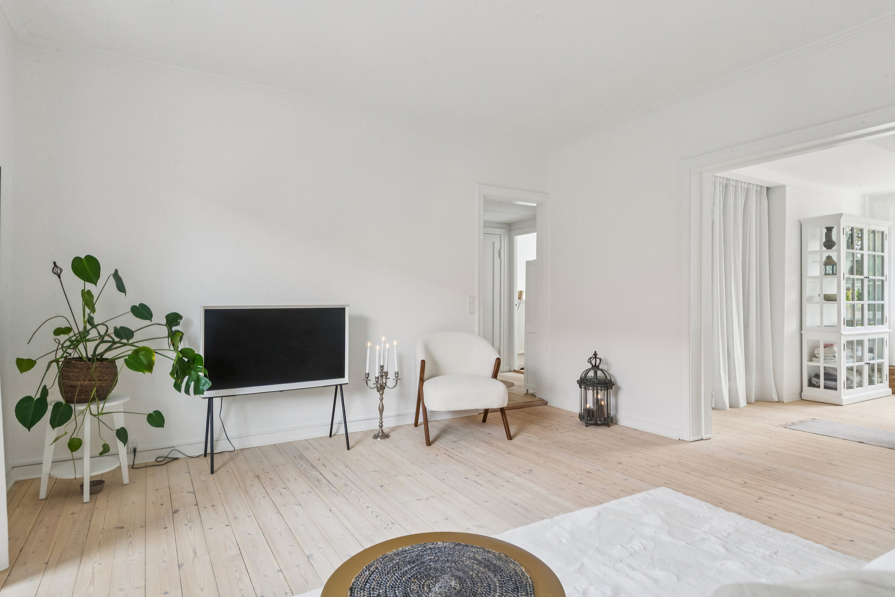 Fremhævet stue billede i fuldskærmstilstand. Billede af Sabroesvej 19F, st.. th., 3000 Helsingør