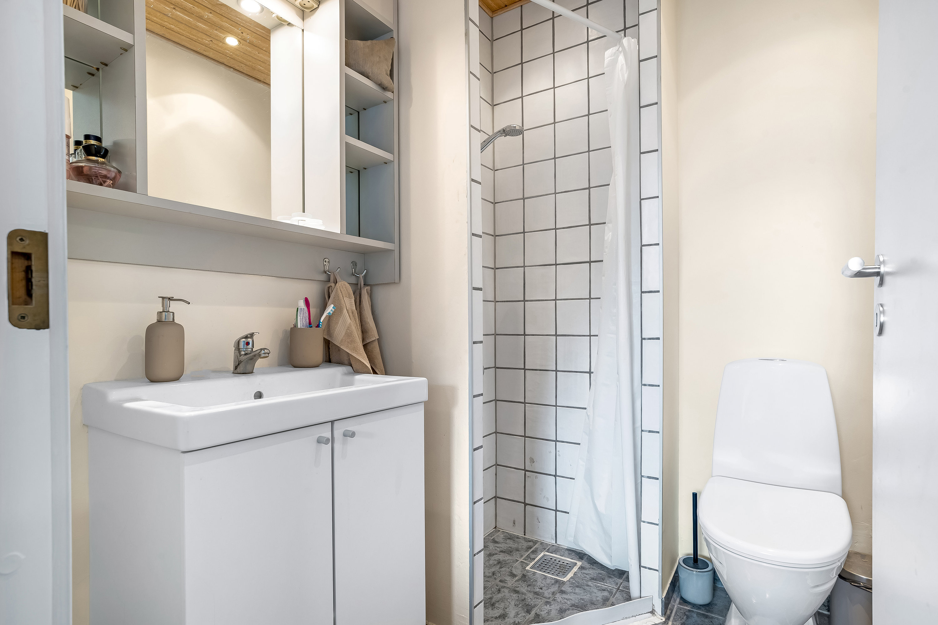 Fremhævet badeværelse billede i fuldskærmstilstand. Billede af Kildevej 8G, 1. 17., 7500 Holstebro