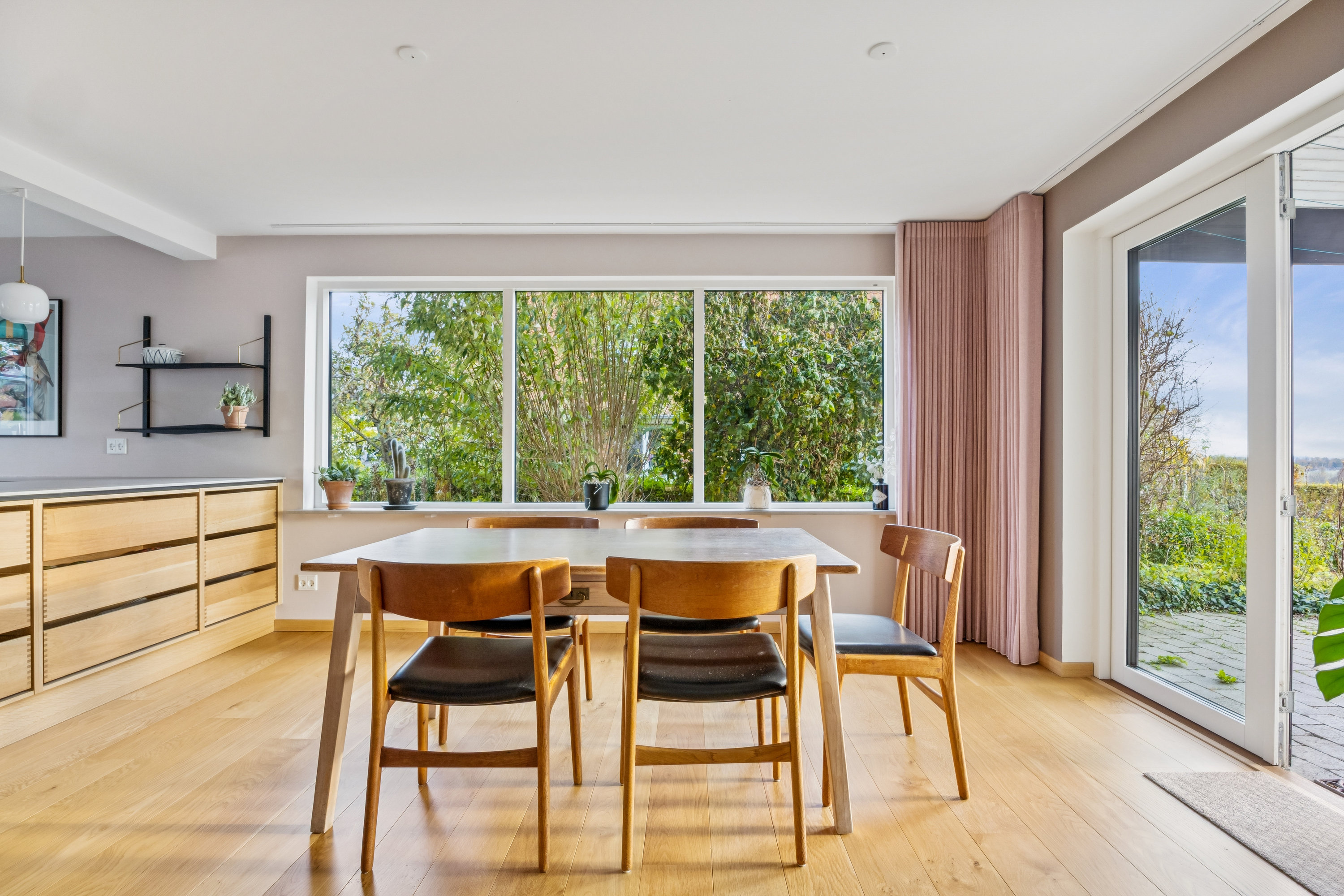 Fremhævet stue billede i fuldskærmstilstand. Billede af Bregnebjergvej 6, 4100 Ringsted